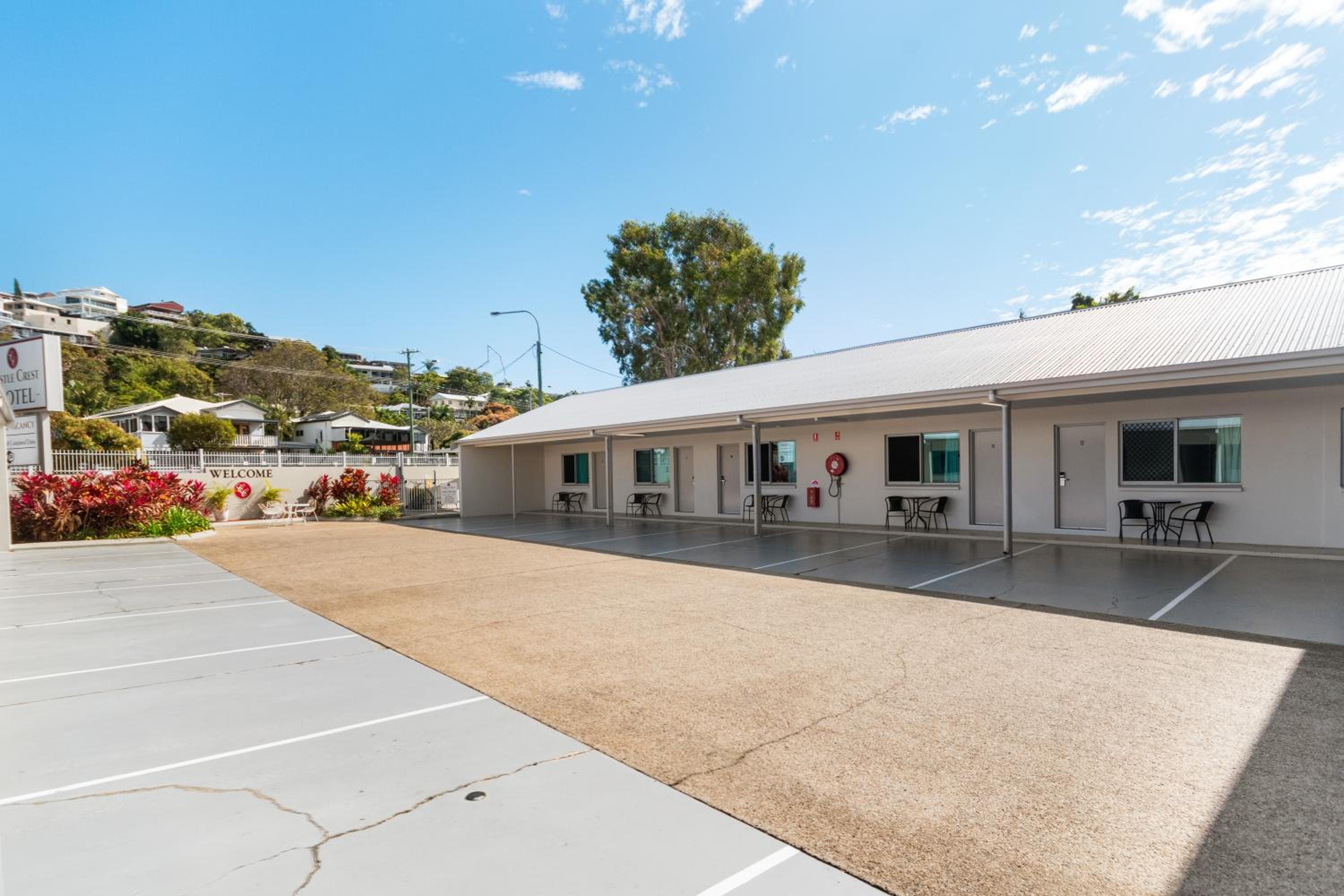 Castle Crest Motel