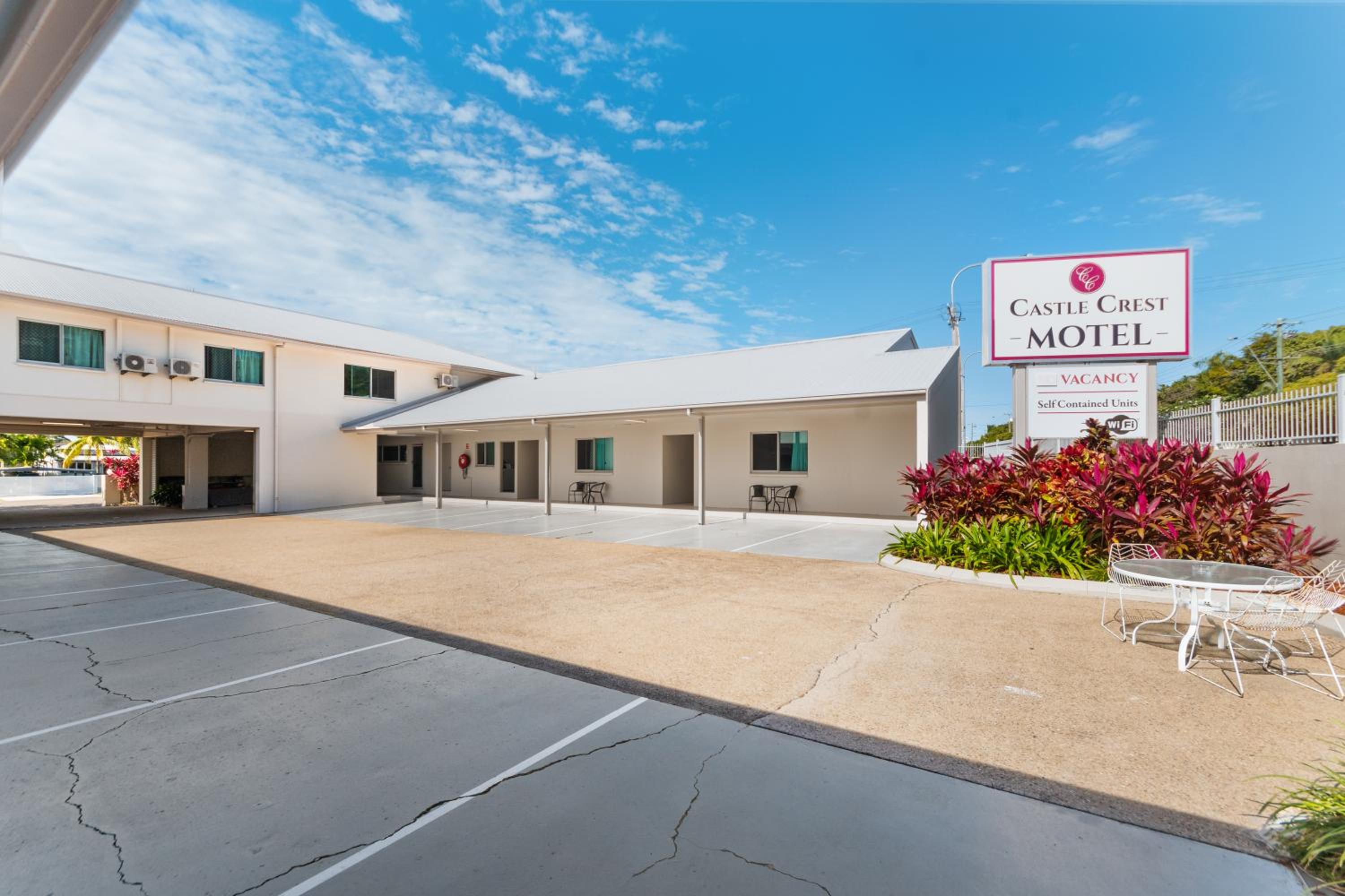 Castle Crest Motel