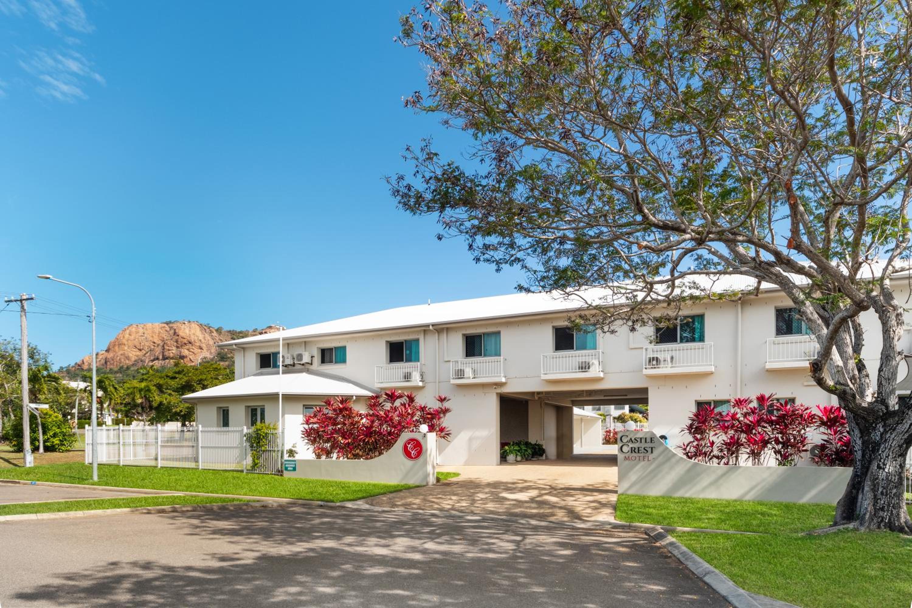 Castle Crest Motel