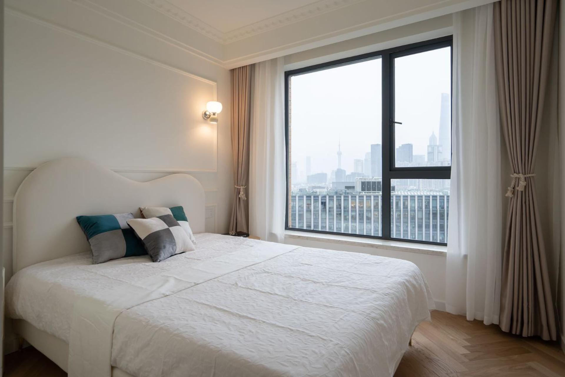 In the City of Center with Bund View and Orient-al Pearl TV Tower View