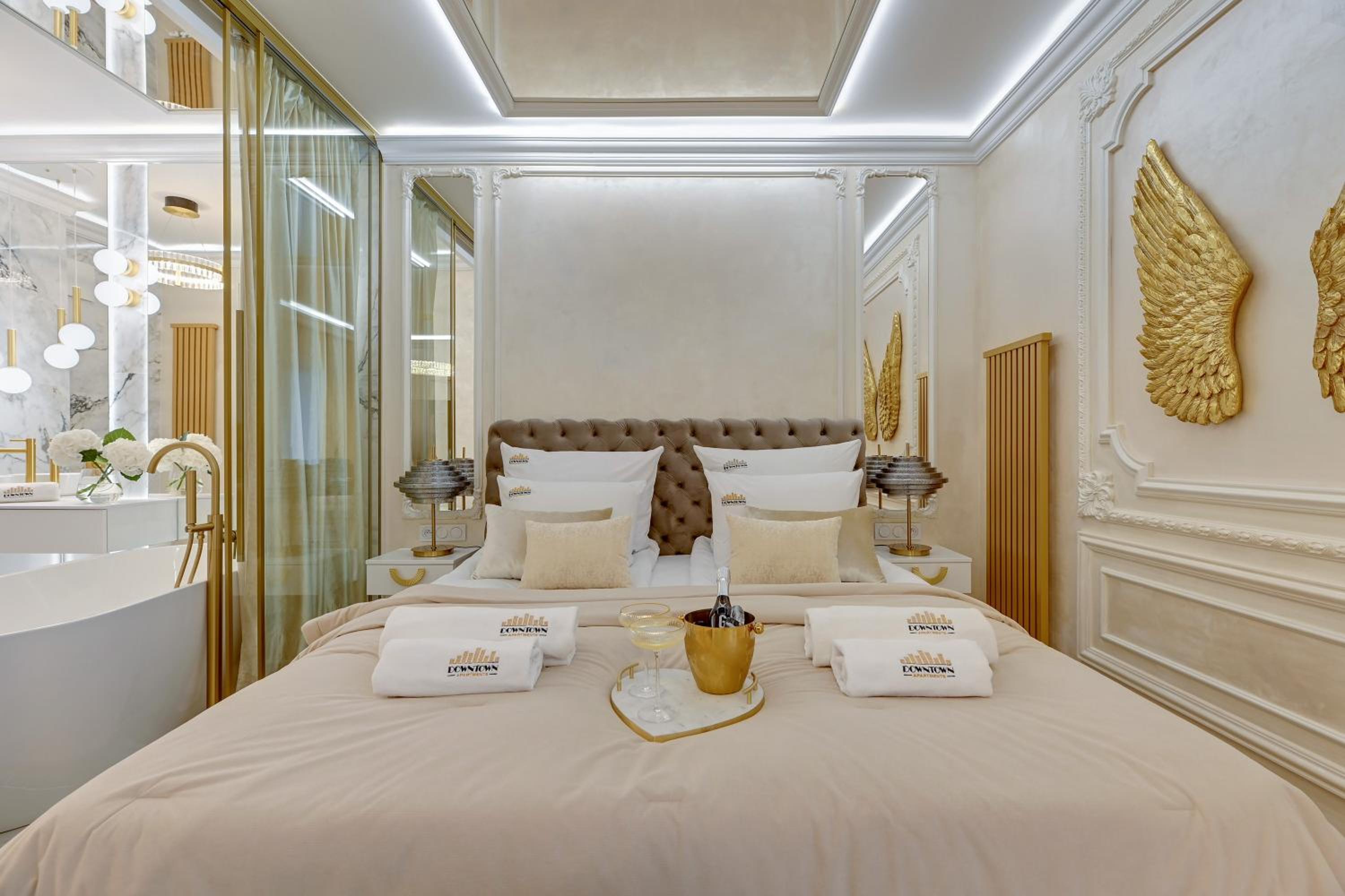 Nadmotławie Jacuzzi Mirror Suite by Downtown Apartments