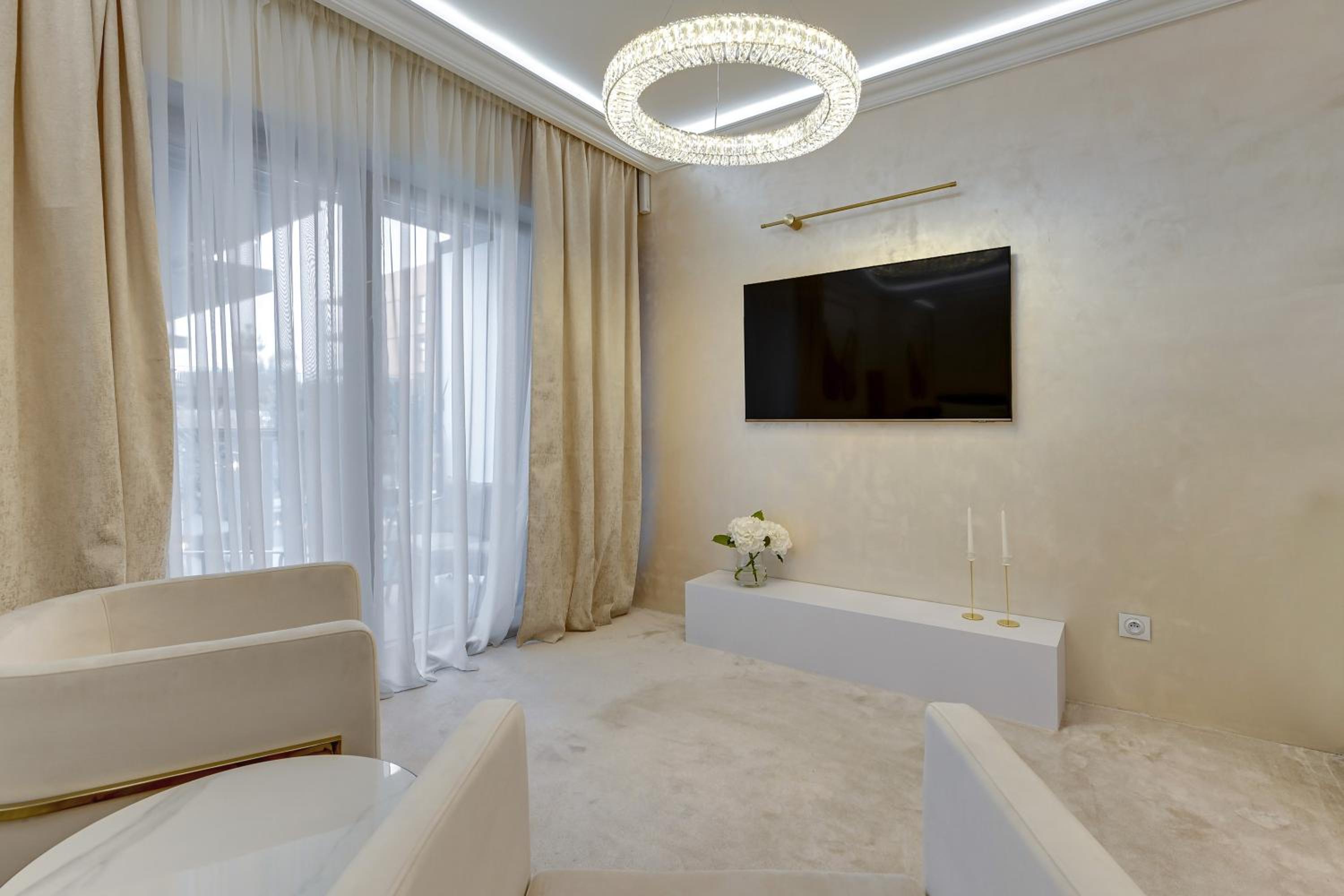 Nadmotławie Jacuzzi Mirror Suite by Downtown Apartments