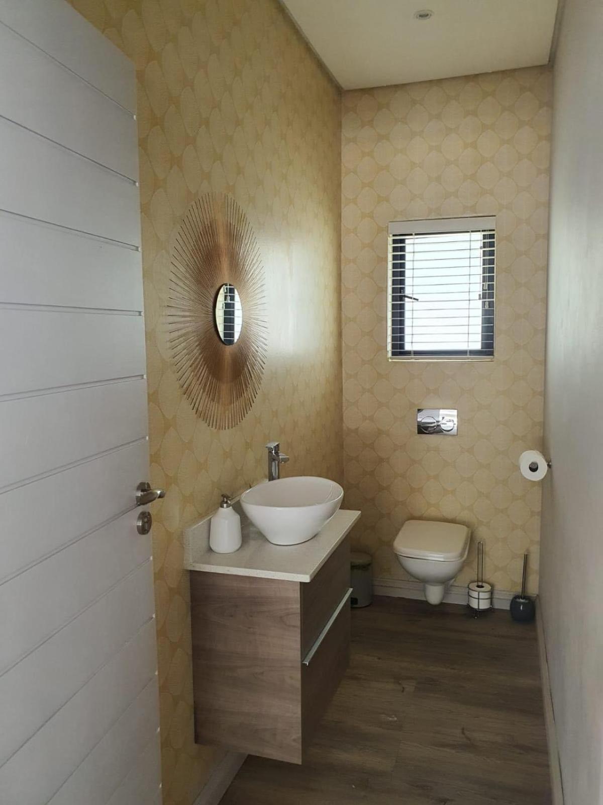 Luxury holiday home 3 bedroom, 3 bathroom house in Nahoon view 3