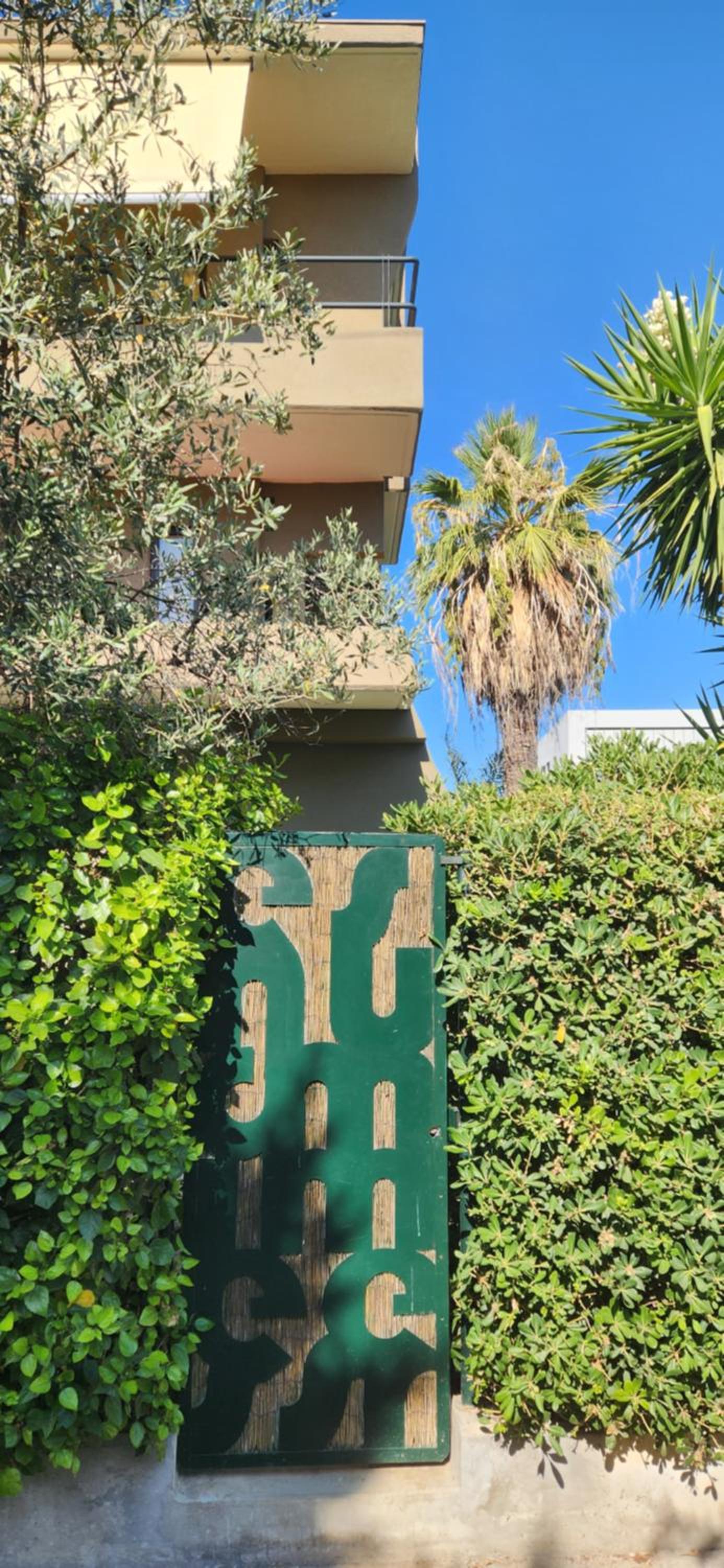 Hotel Endless Summer Pool Flat - Image 1