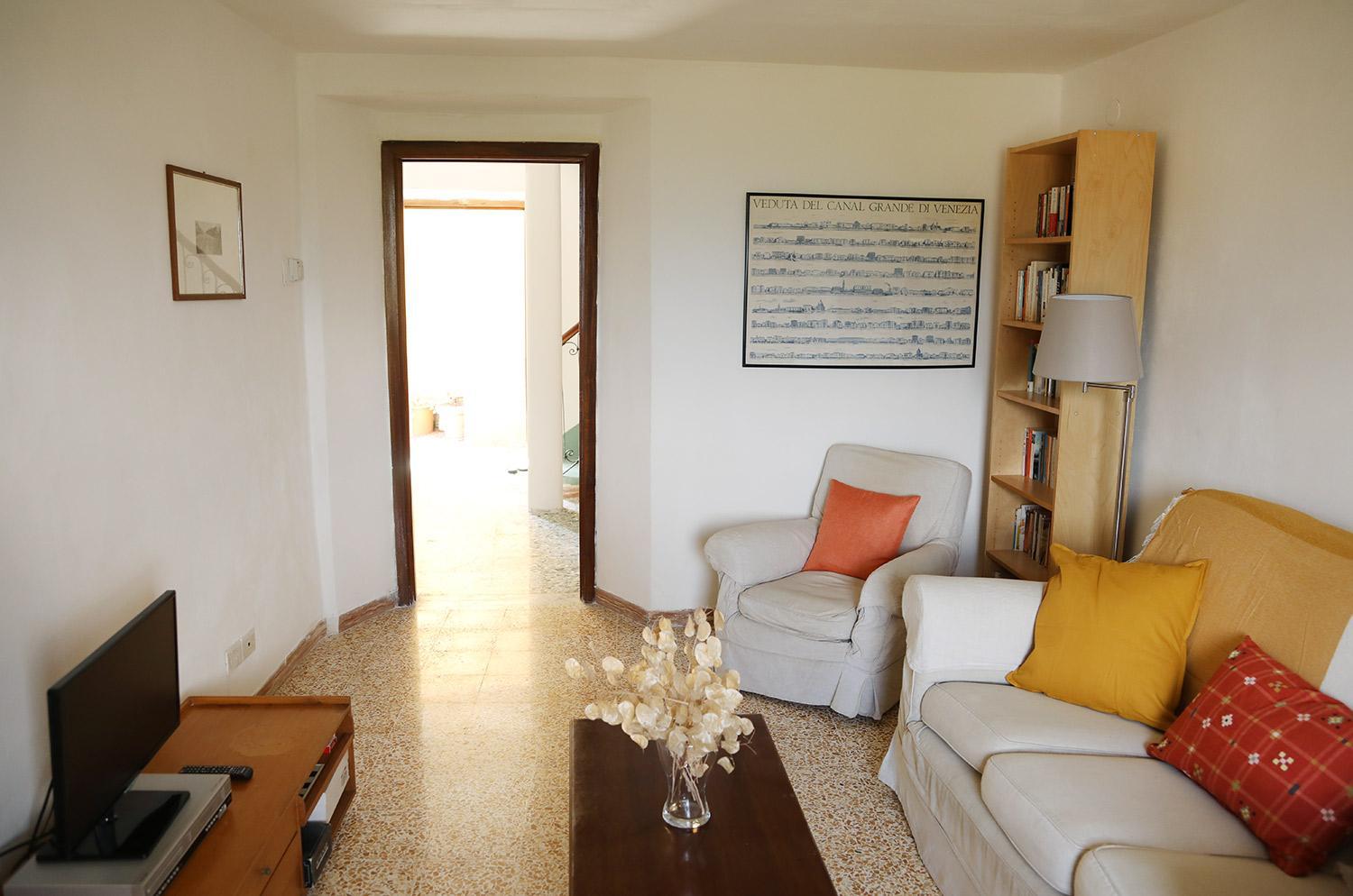 Tranquil Tuscan House with Pool and Scenic Views view 3