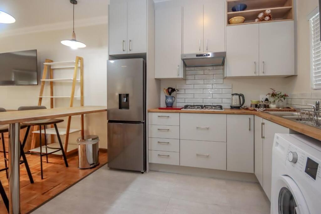 #Spacious Cozy Stay- Free parking view 4