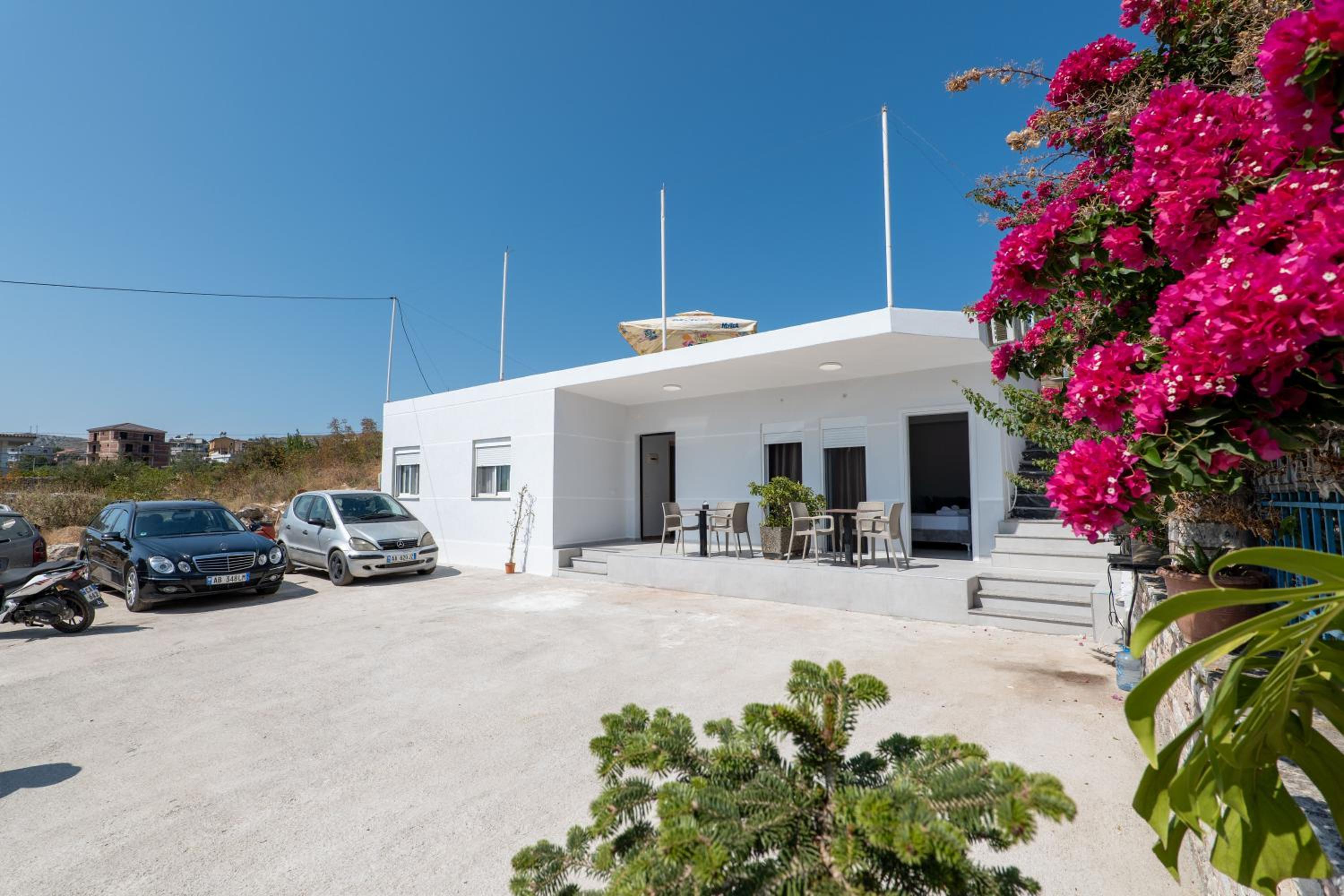 Albdea Apartment & Rooms
