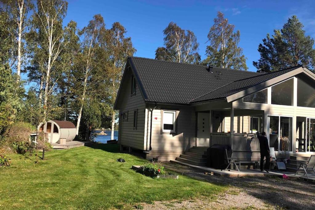 Holidayhouse right on the sea with amazing views!