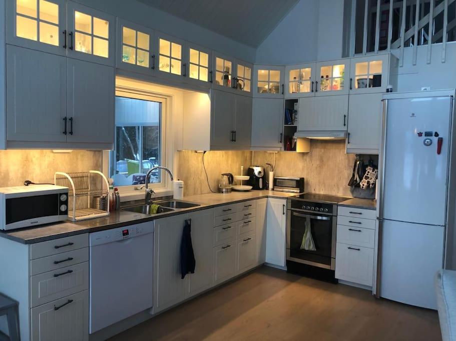 Holidayhouse right on the sea with amazing views!
