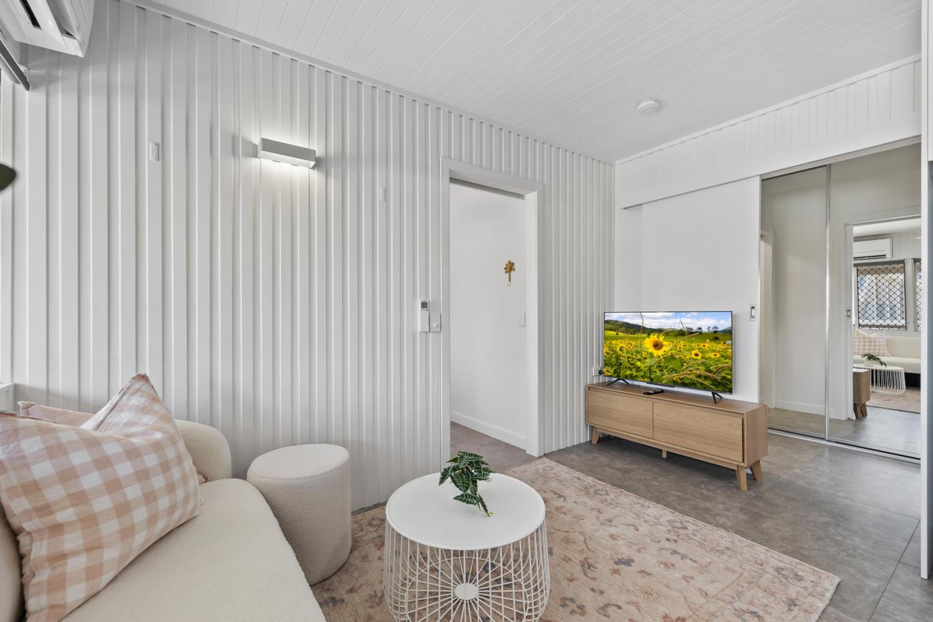 Alex Beachside Pet Friendly 2 Bed Apartment