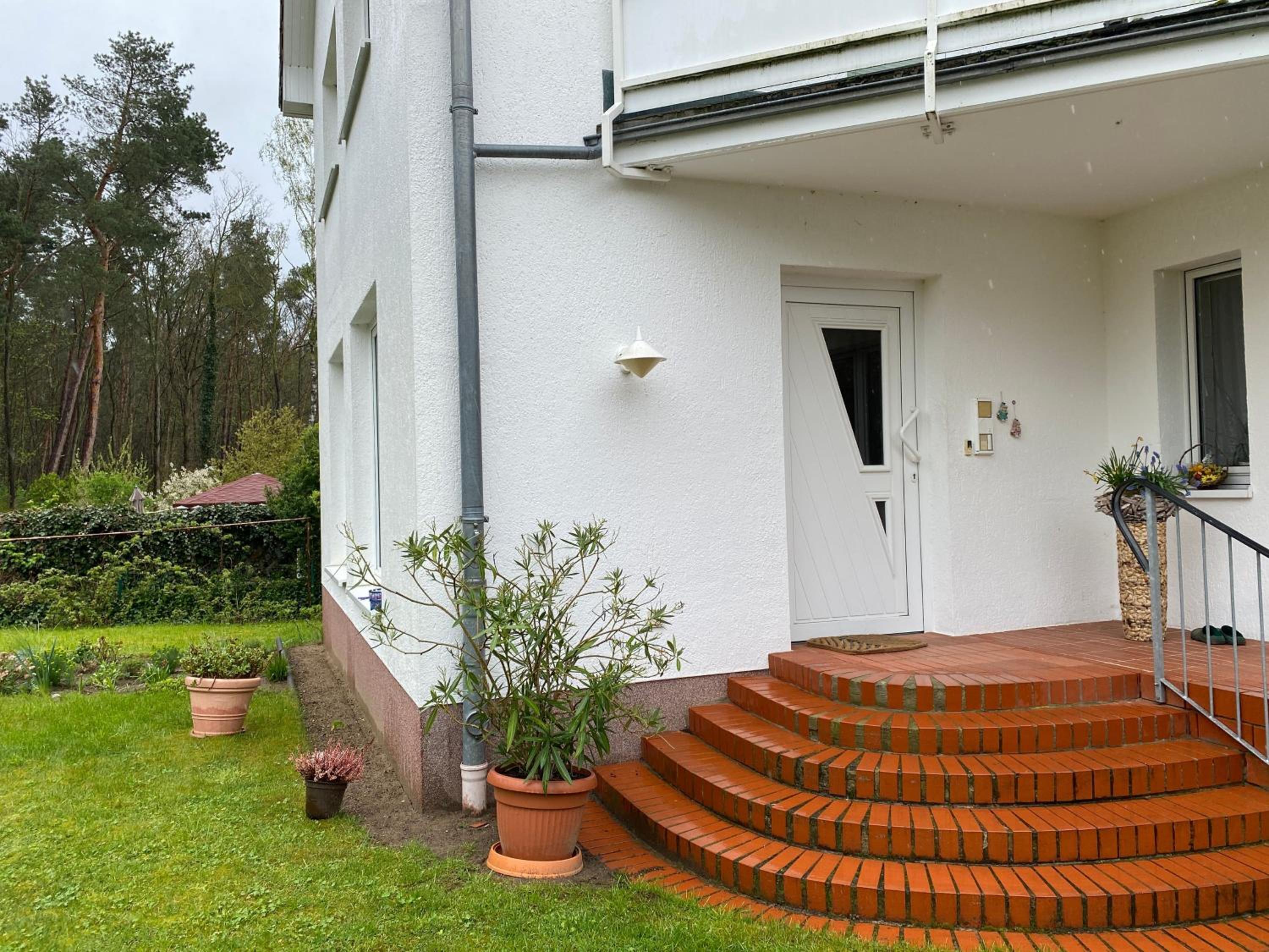 M9 Ferienwohnung mit Balkon am Waldrand im Ostseeland
