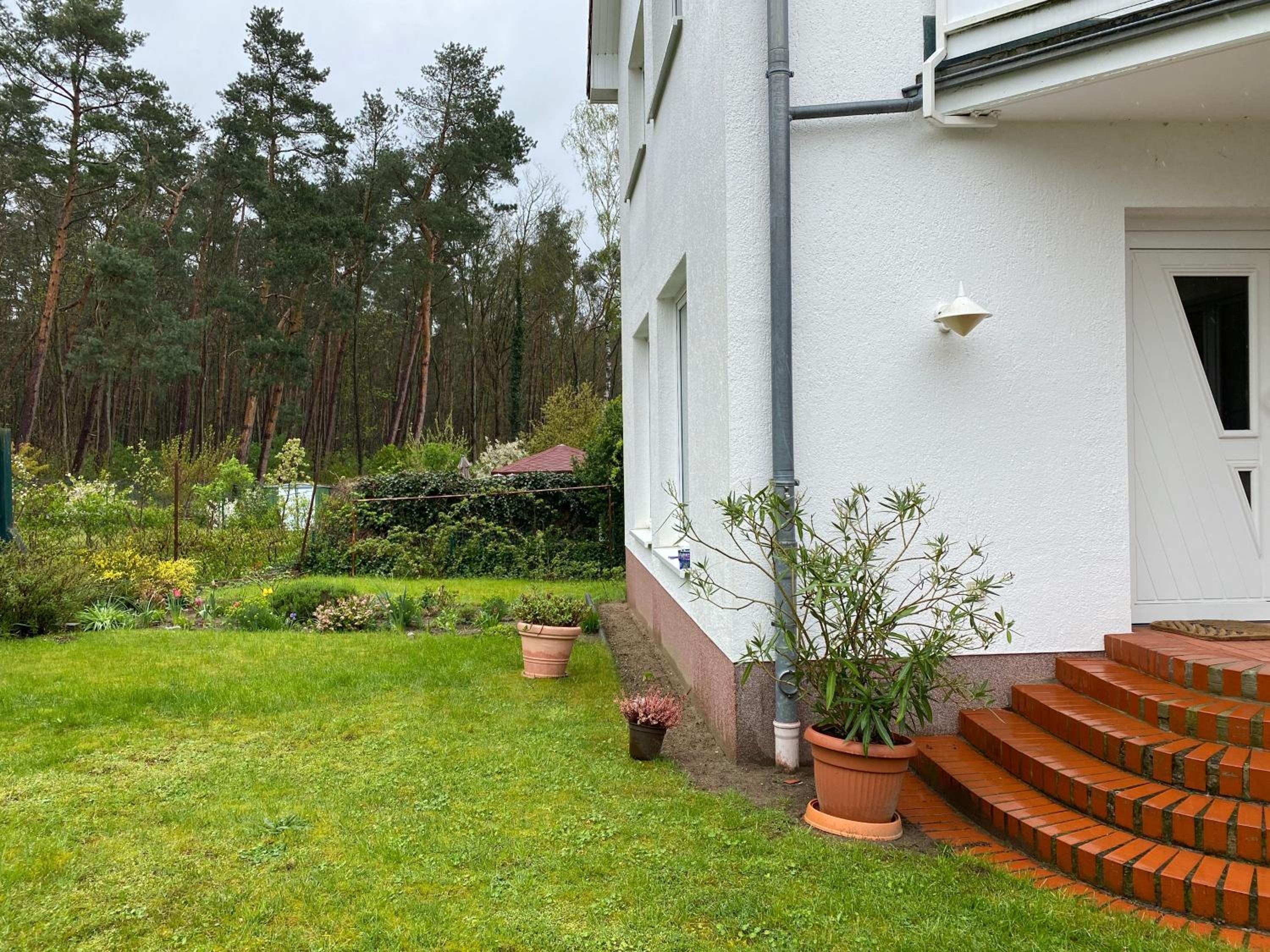 M9 Ferienwohnung mit Balkon am Waldrand im Ostseeland