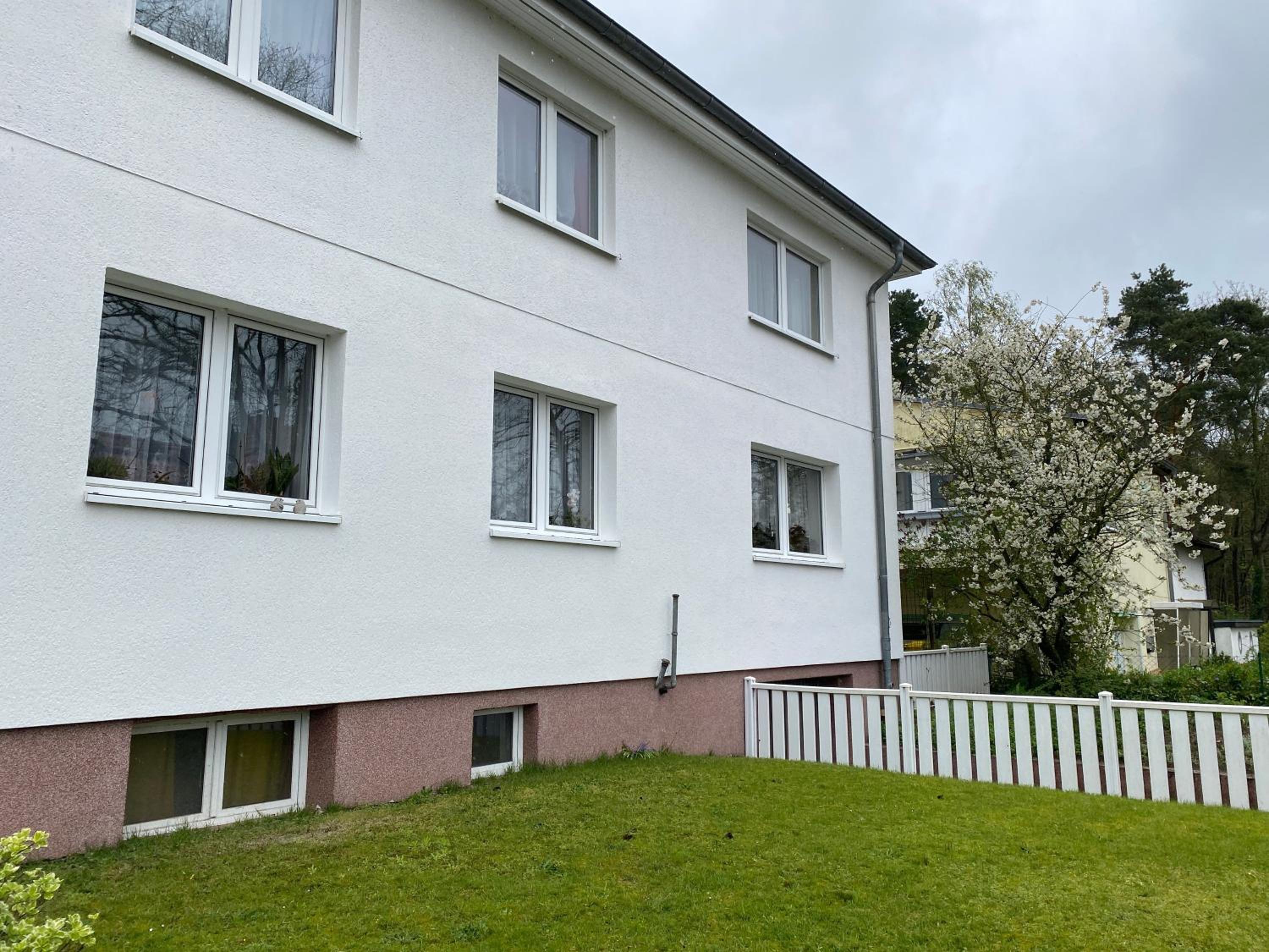 M9 Ferienwohnung mit Balkon am Waldrand im Ostseeland