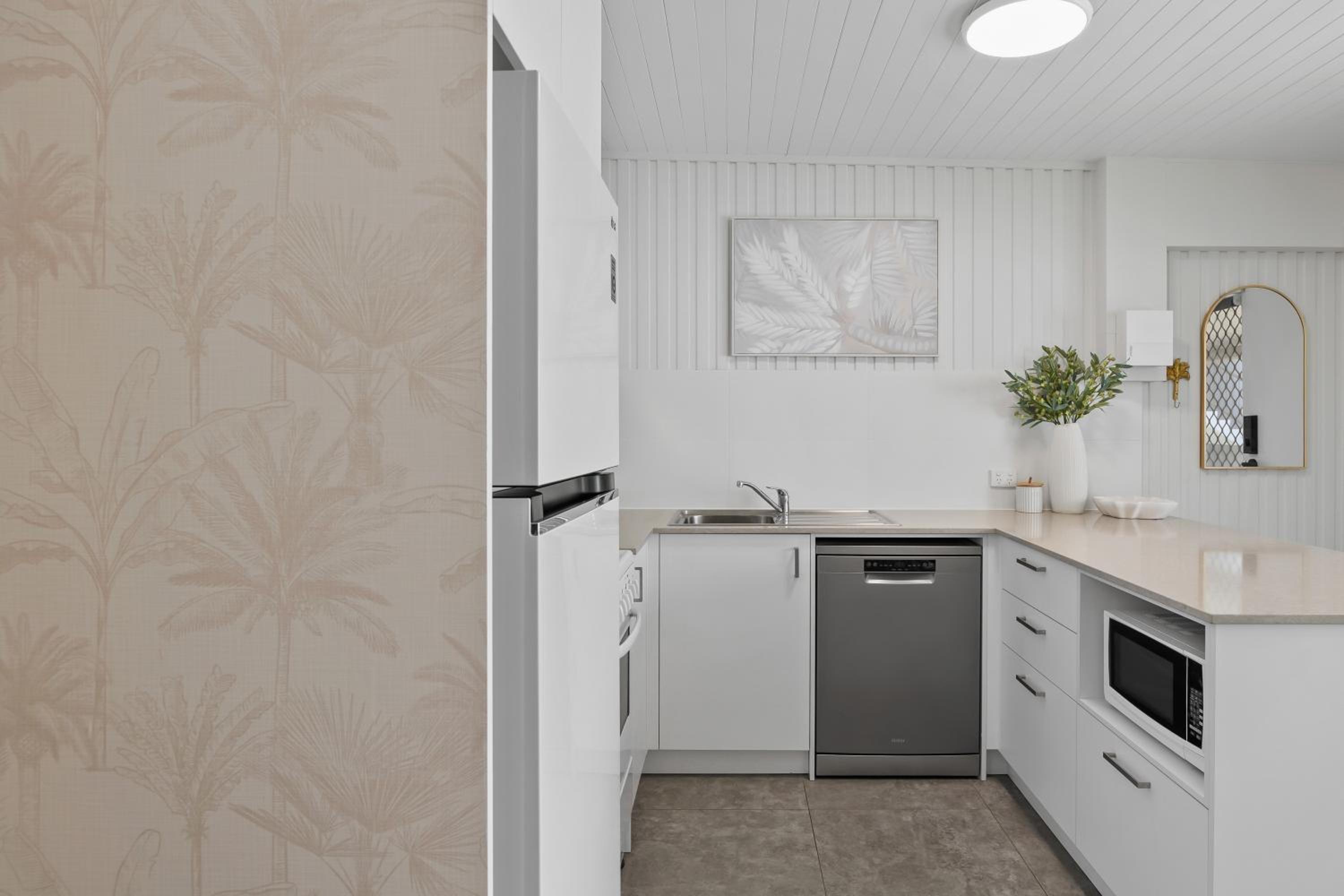 Alex Beachside Pet Friendly 2 Bed Apartment