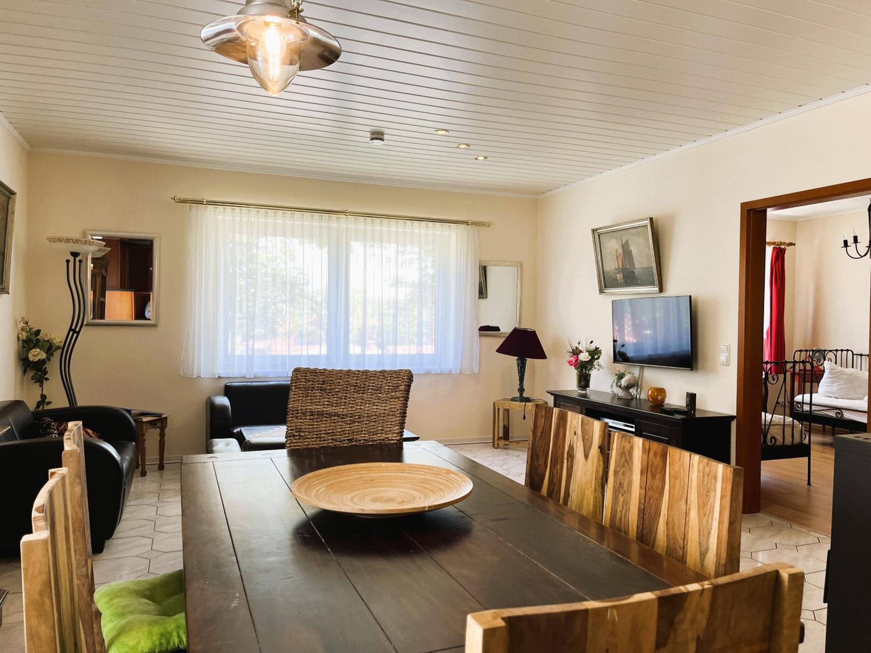 M9 Ferienwohnung mit Balkon am Waldrand im Ostseeland