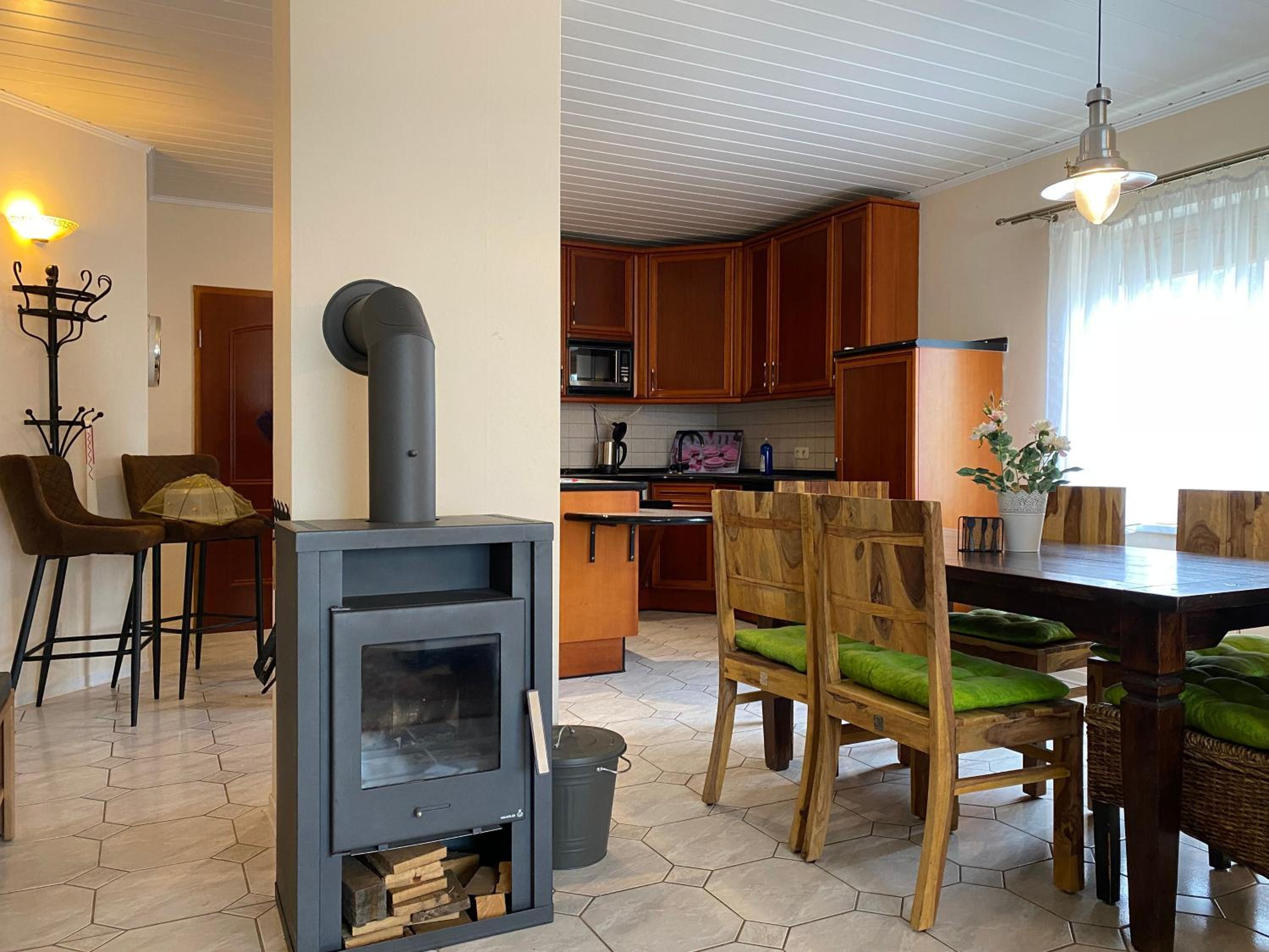 M9 Ferienwohnung mit Balkon am Waldrand im Ostseeland