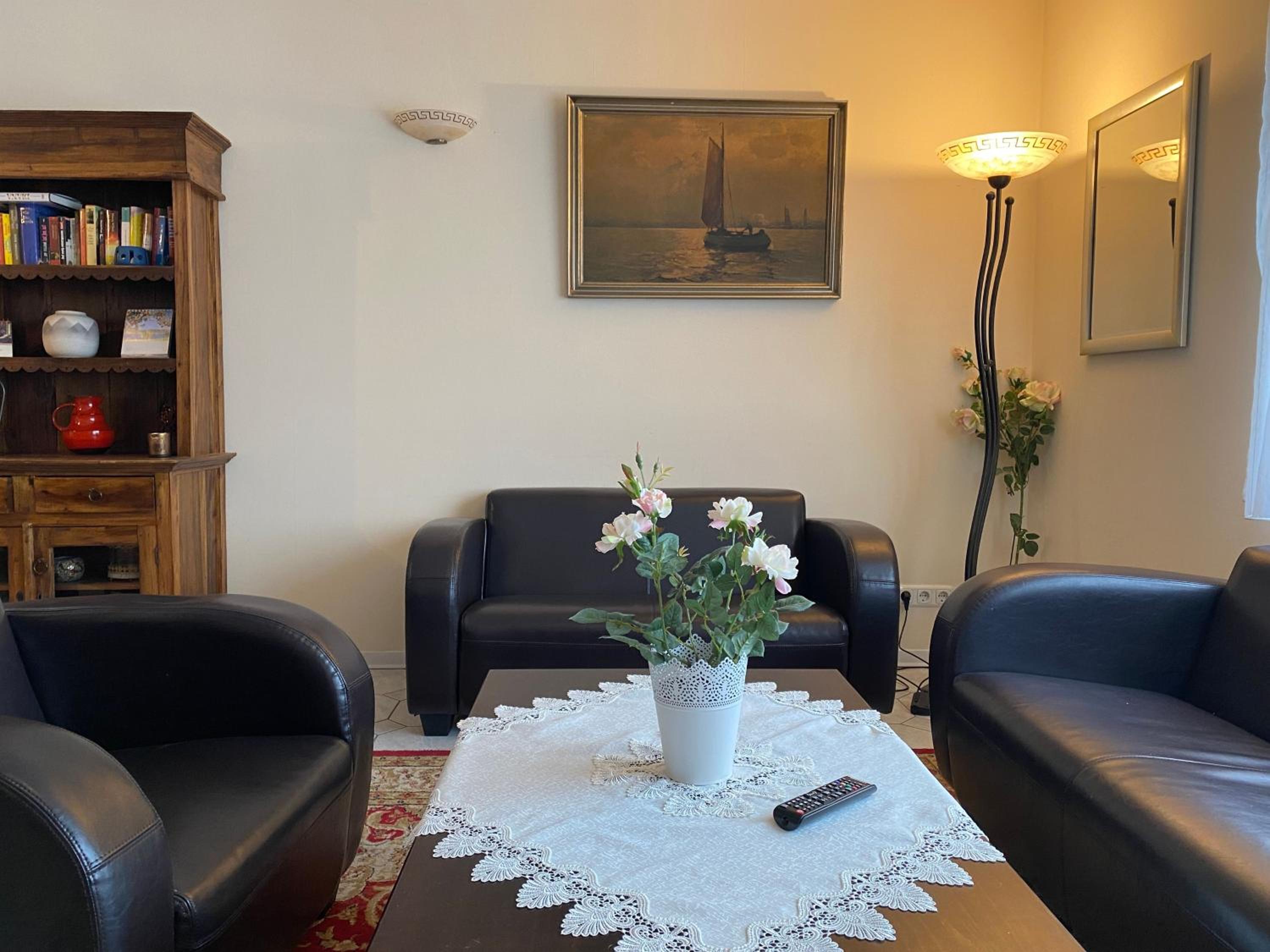 M9 Ferienwohnung mit Balkon am Waldrand im Ostseeland