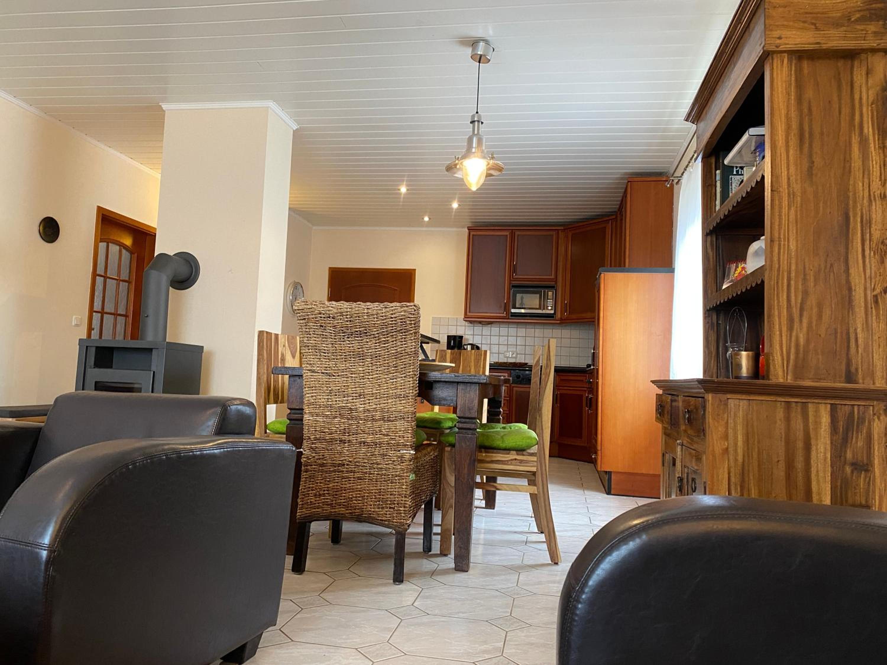 M9 Ferienwohnung mit Balkon am Waldrand im Ostseeland