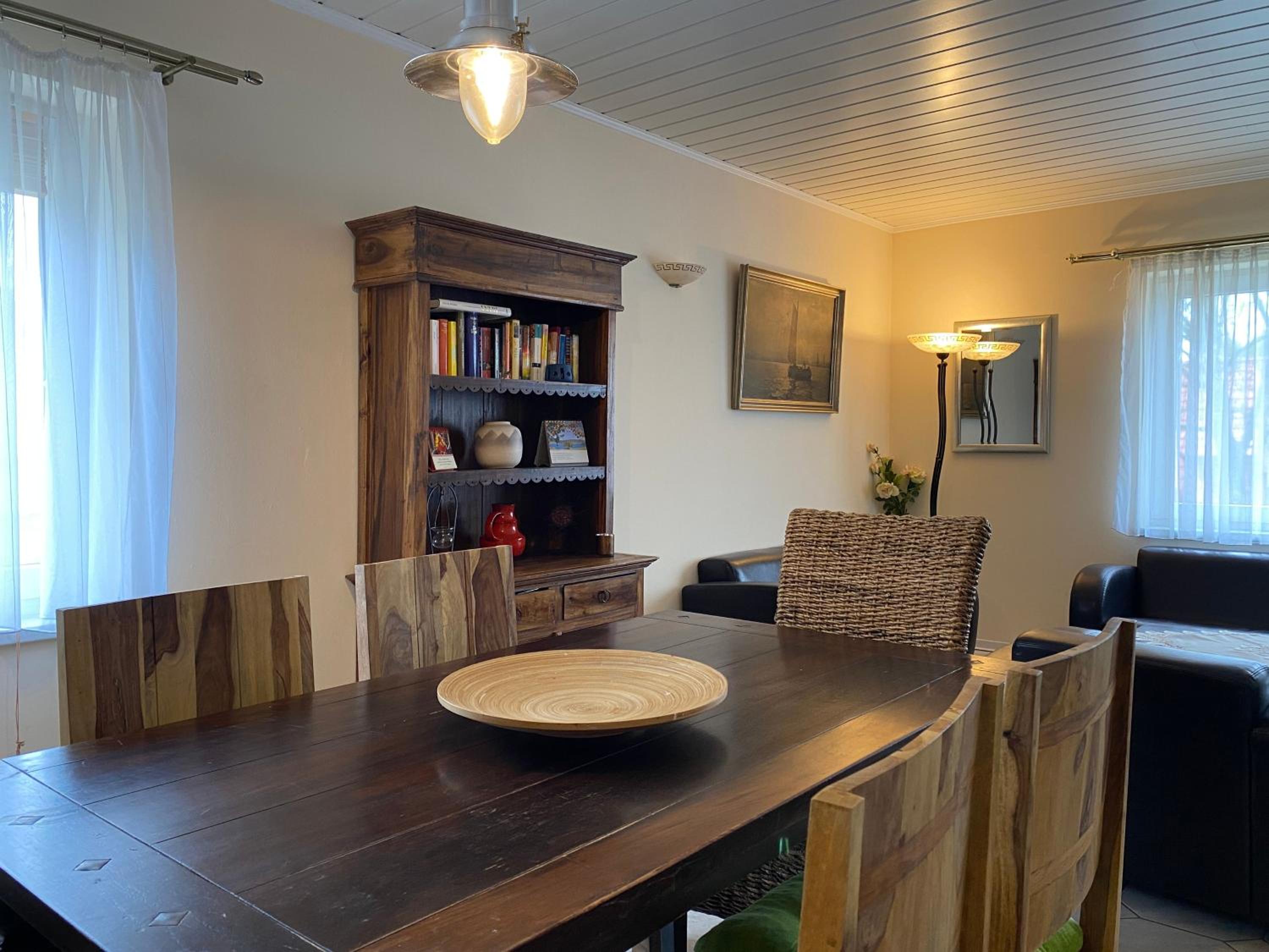 M9 Ferienwohnung mit Balkon am Waldrand im Ostseeland