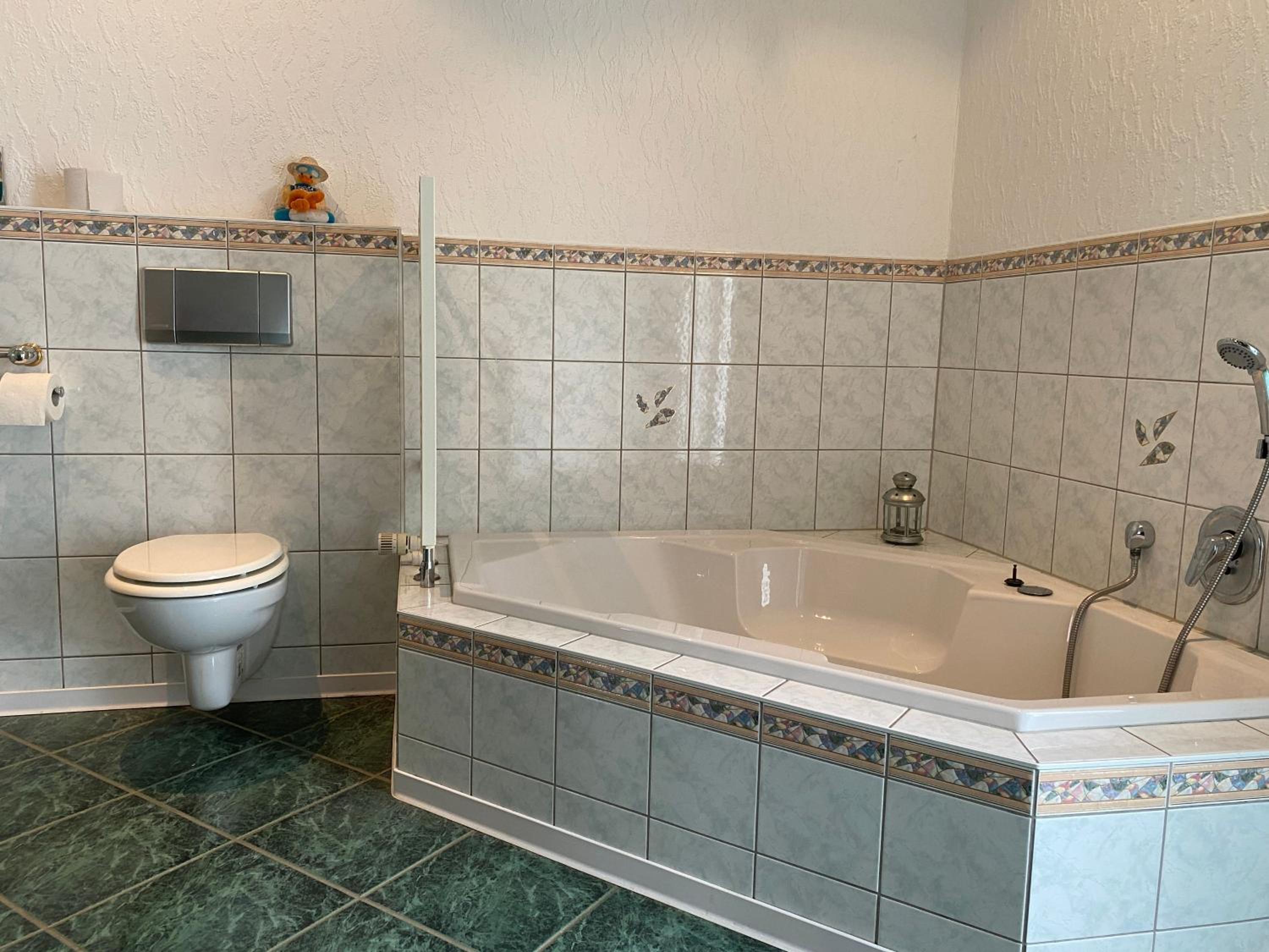 M9 Ferienwohnung mit Balkon am Waldrand im Ostseeland