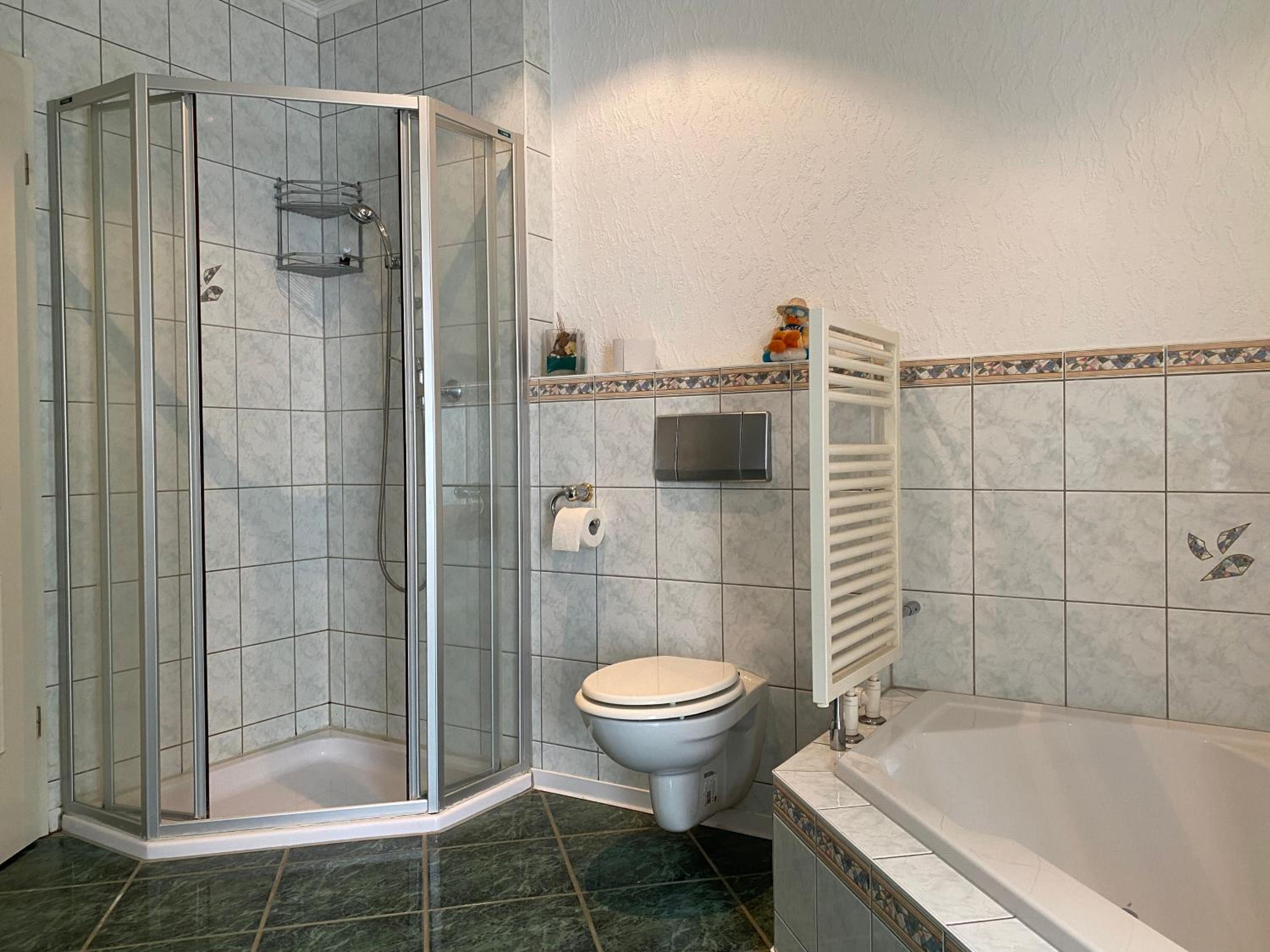 M9 Ferienwohnung mit Balkon am Waldrand im Ostseeland