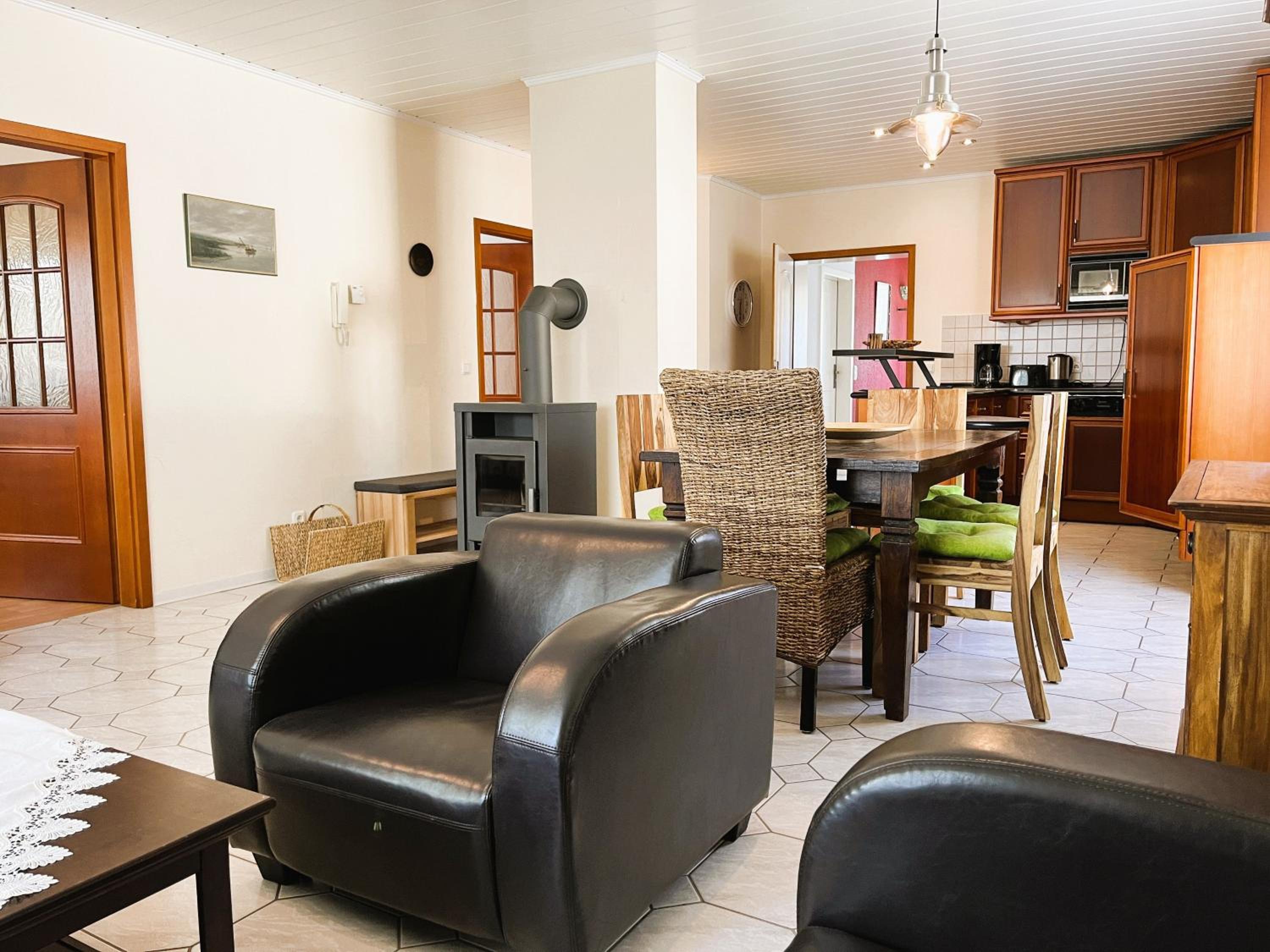 M9 Ferienwohnung mit Balkon am Waldrand im Ostseeland