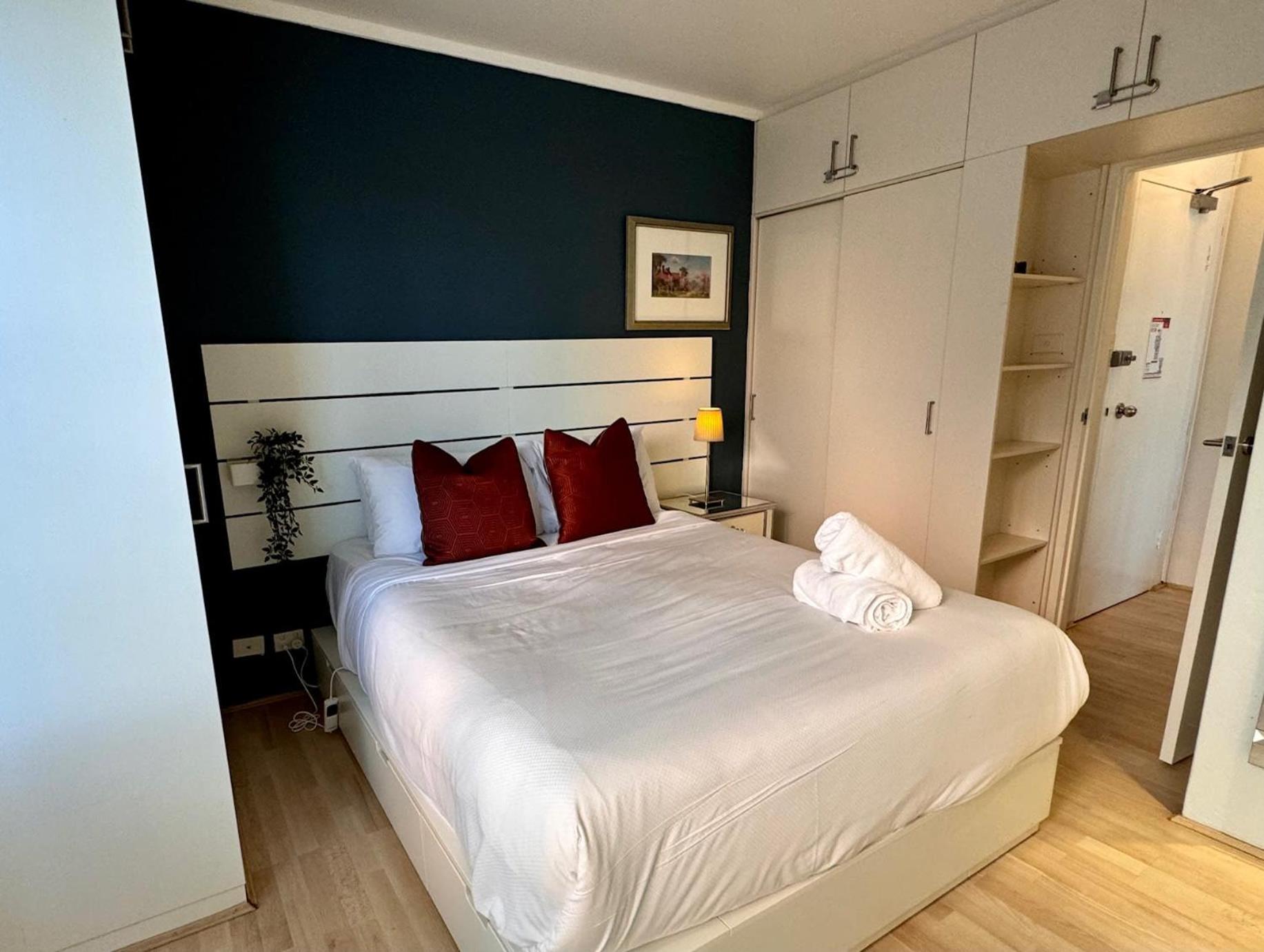Elizabeth Bay Apmnt - Water Views & Free Parking