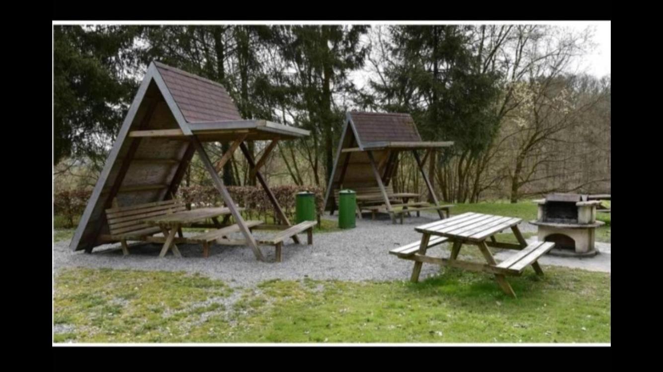 Chalet Séquoia 138 Nature, piscine et chien bienvenu à Durbuy
