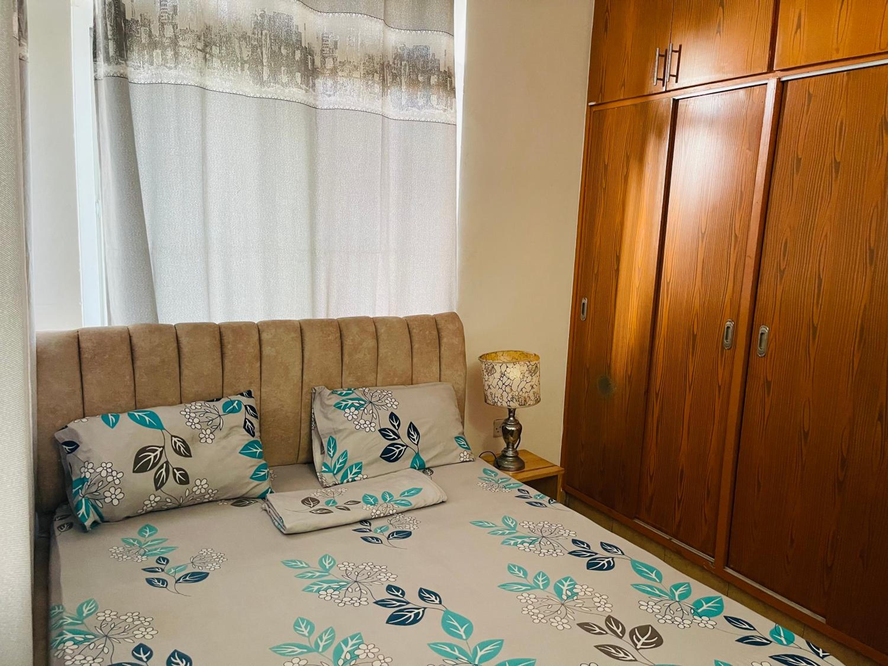 TWO BEDROOM Free Wi-Fi APARTMENT NEAR MALL view 3