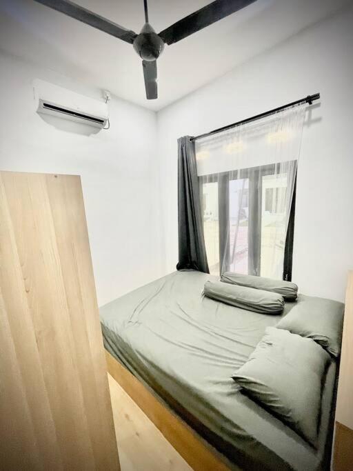 Modern House with 2 Bedrooms view 3
