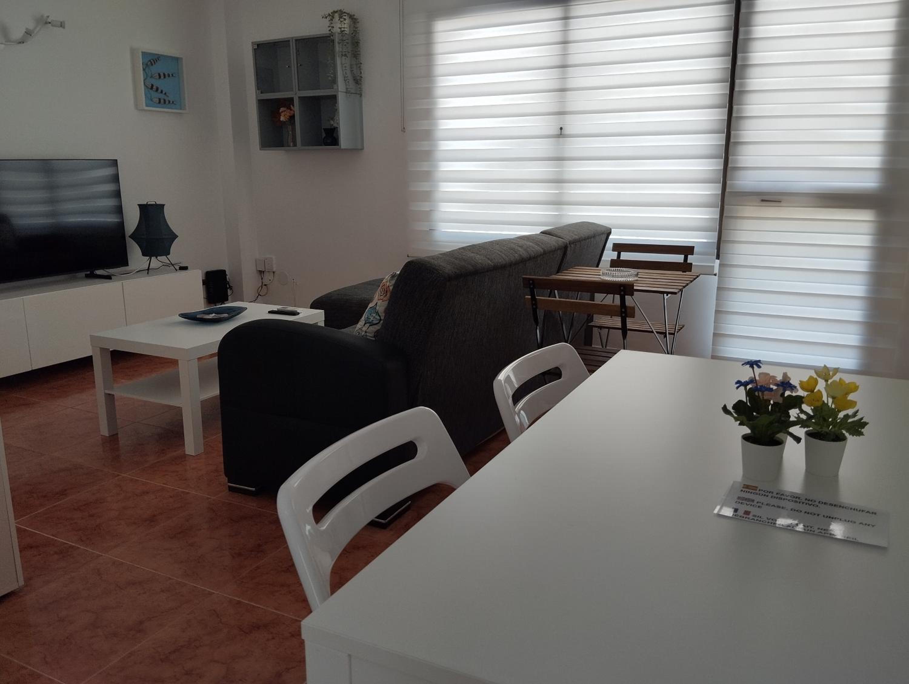 Apartamento Lidia planta 1, La Carihuela 1ª línea playa, vistas mar, 1 dormitorio, 52 m2, 1-3 huésped, amplio balcón, wifi photo 4