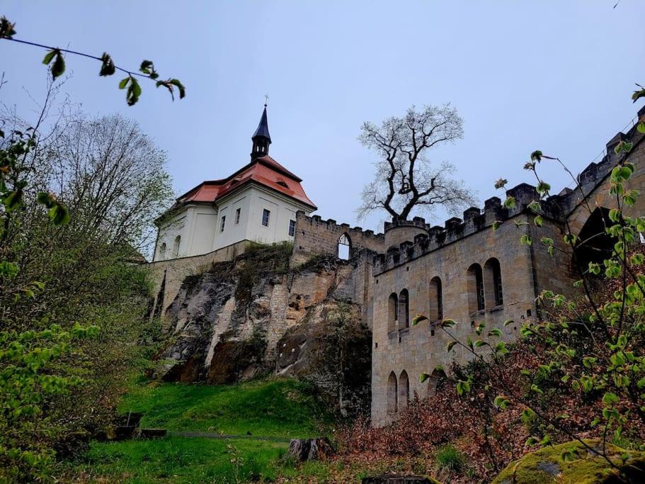 AP1, Hrubá Skála, Apartmány Nad Lípou