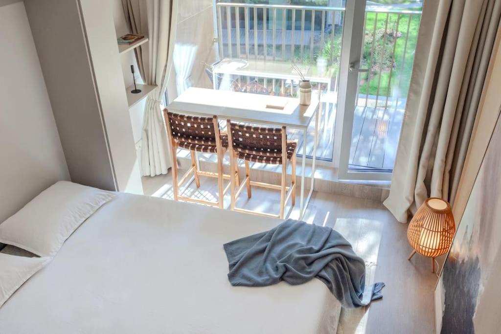 Luxury studio in pinewood 3min walk to sea view 3