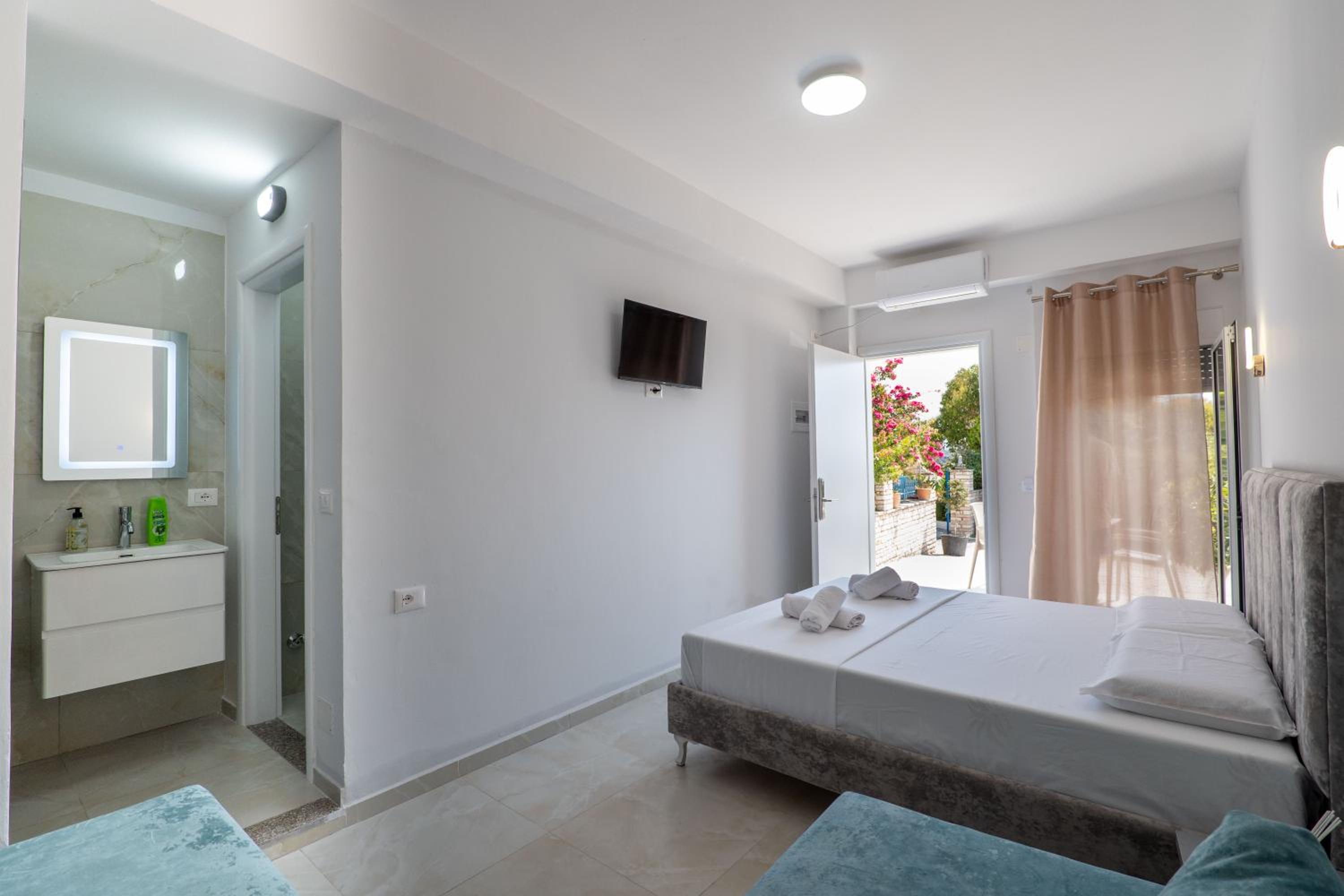 Albdea Apartment & Rooms