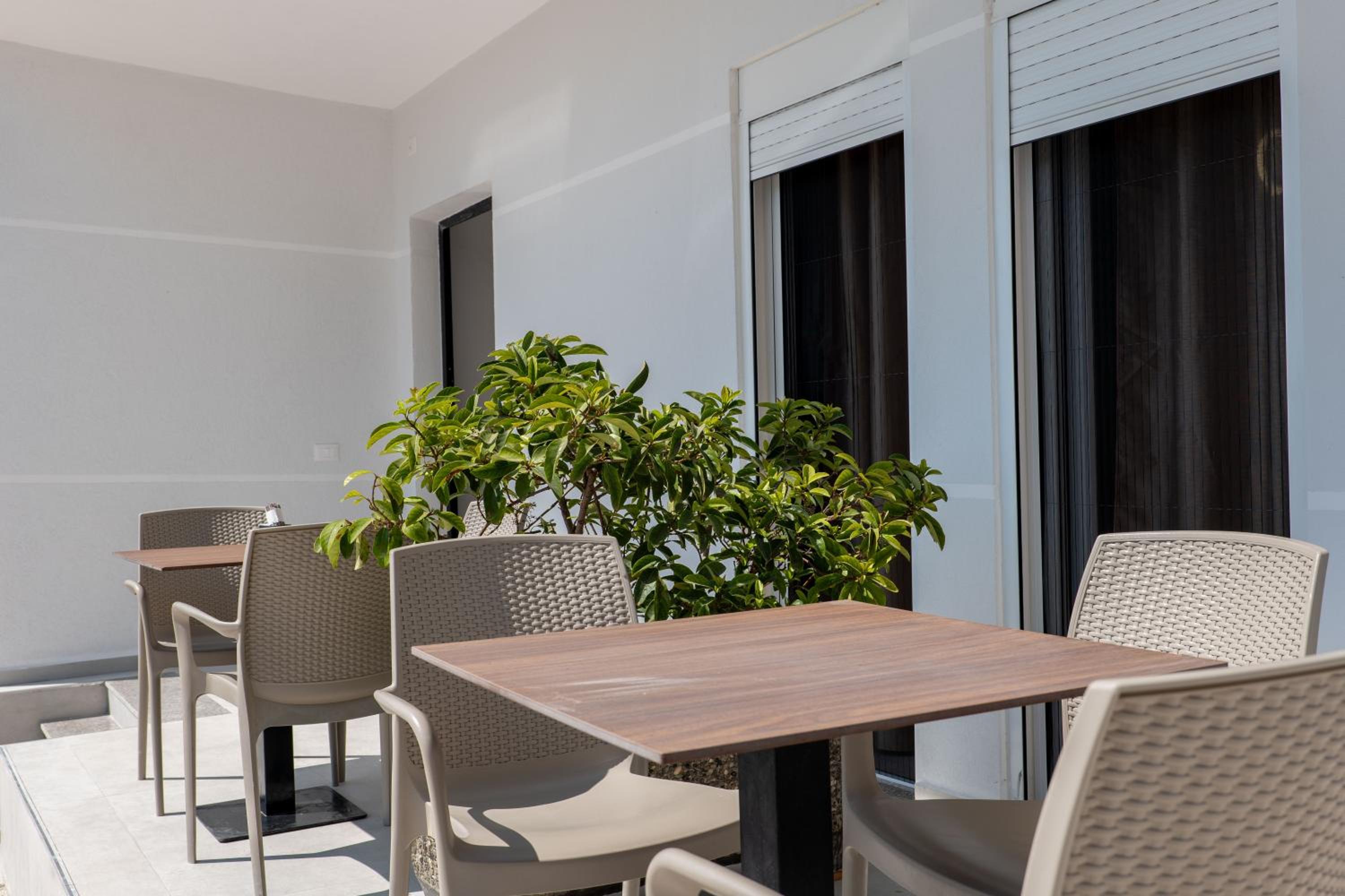 Albdea Apartment & Rooms