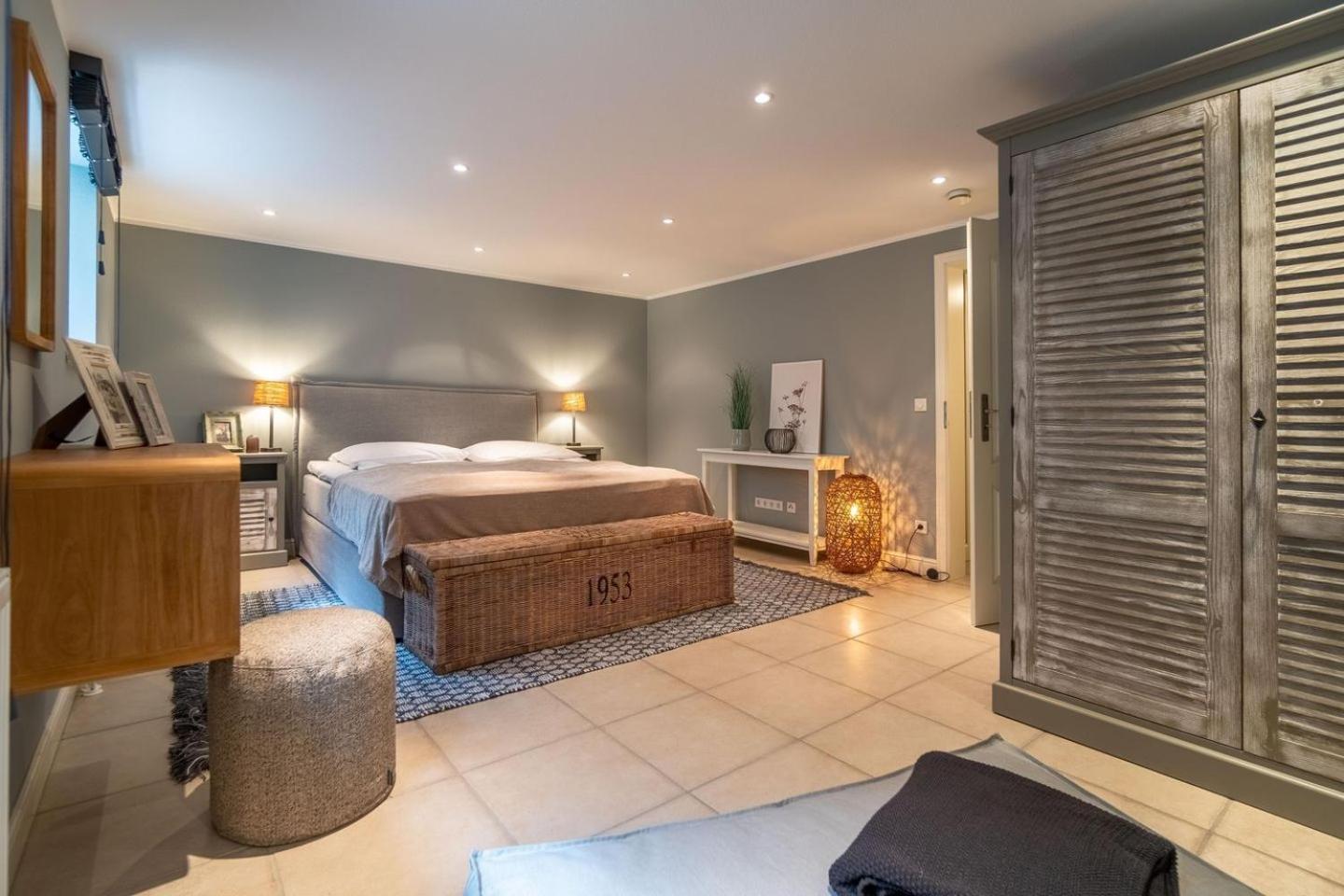 Seesucht-Föhr - Moderne Reet-Haushälfte mit Sauna, Garten & Terrasse nahe Wattenmeer