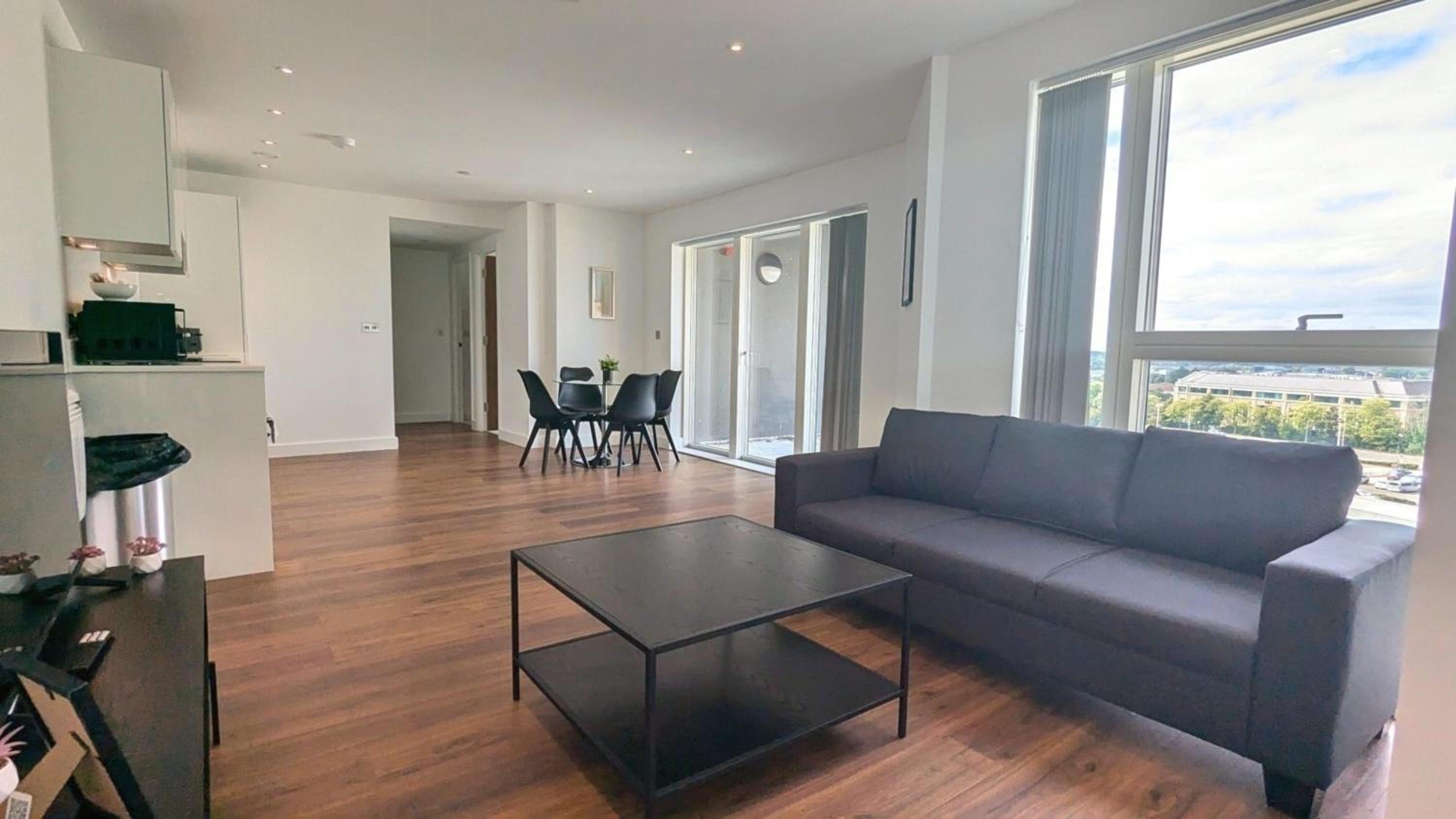 Grand Exchange near Ascot 2 bed with Parking view 2