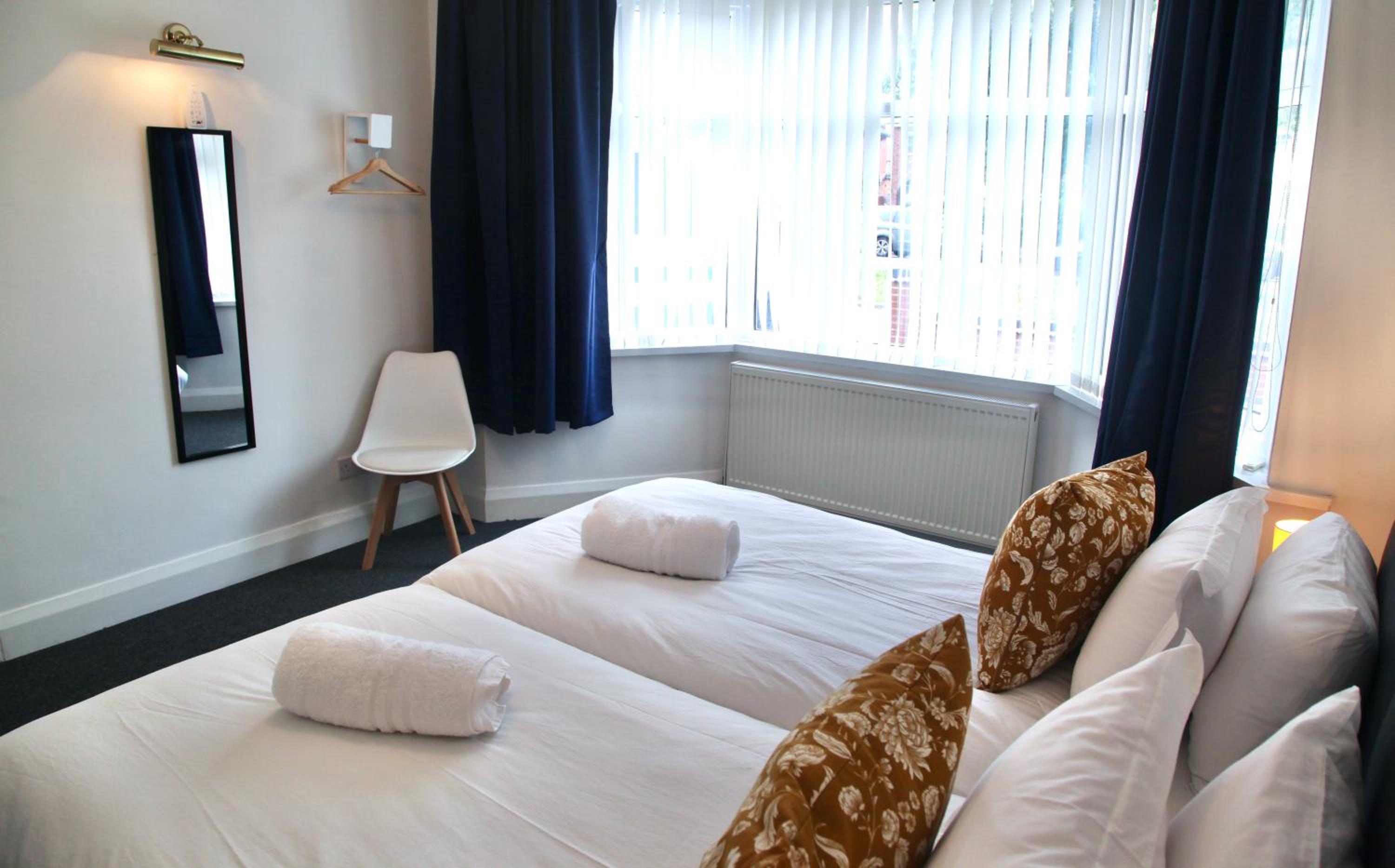 University View-Off-Street Parking-Sleeps 8-Fast WiFi view 5