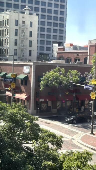 Luxury Apartment in the Center of Glendale view 3
