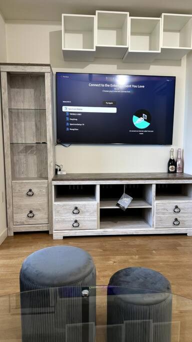 Luxury Apartment in the Center of Glendale view 5