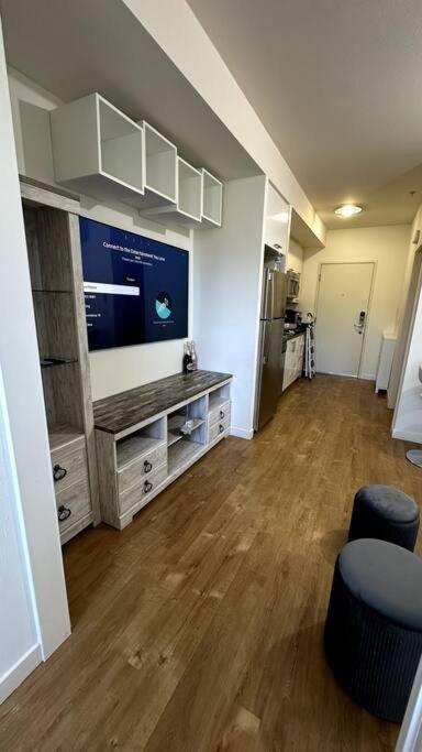 Luxury Apartment in the Center of Glendale view 4