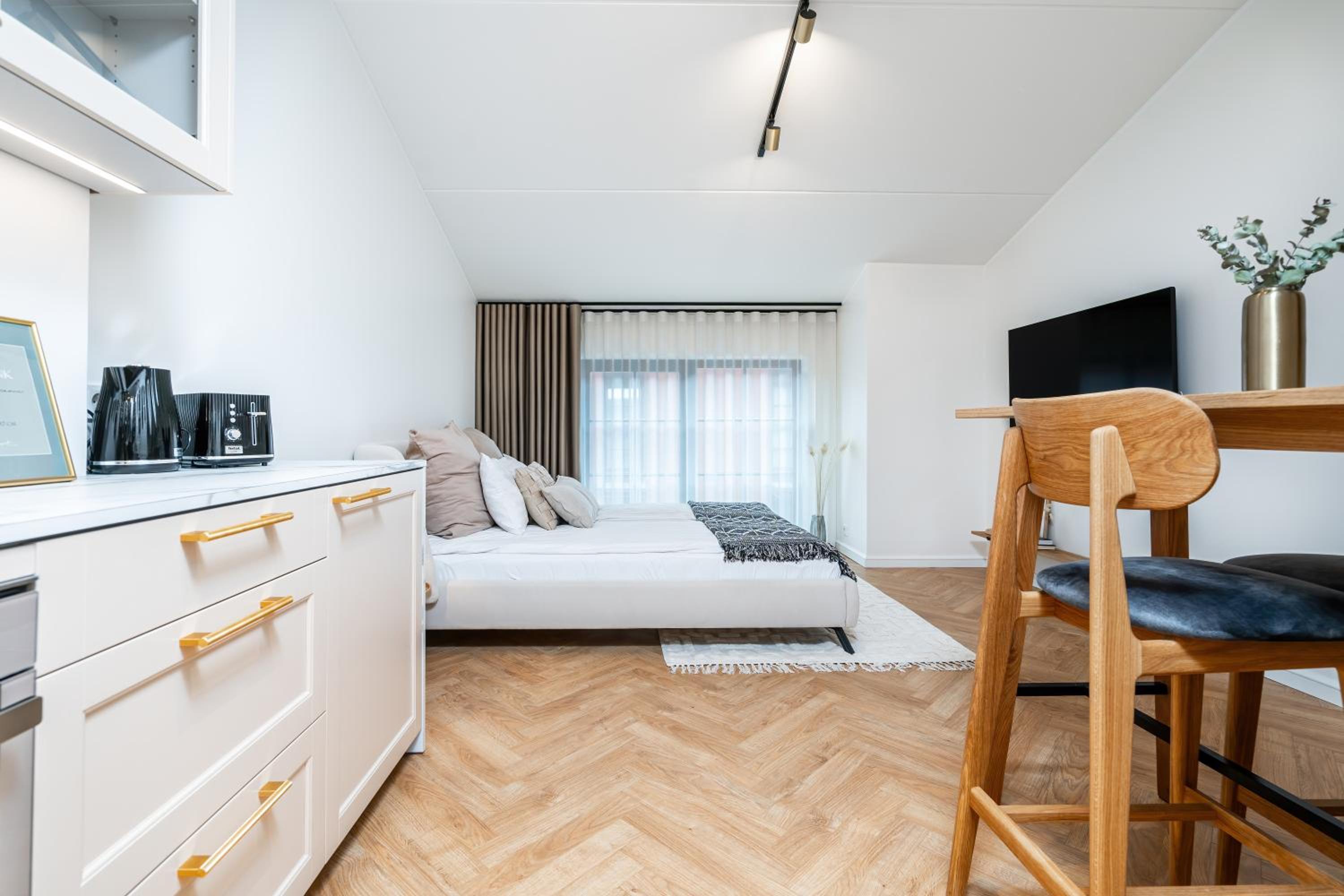 Stylish Volta Quarter Studios with AC