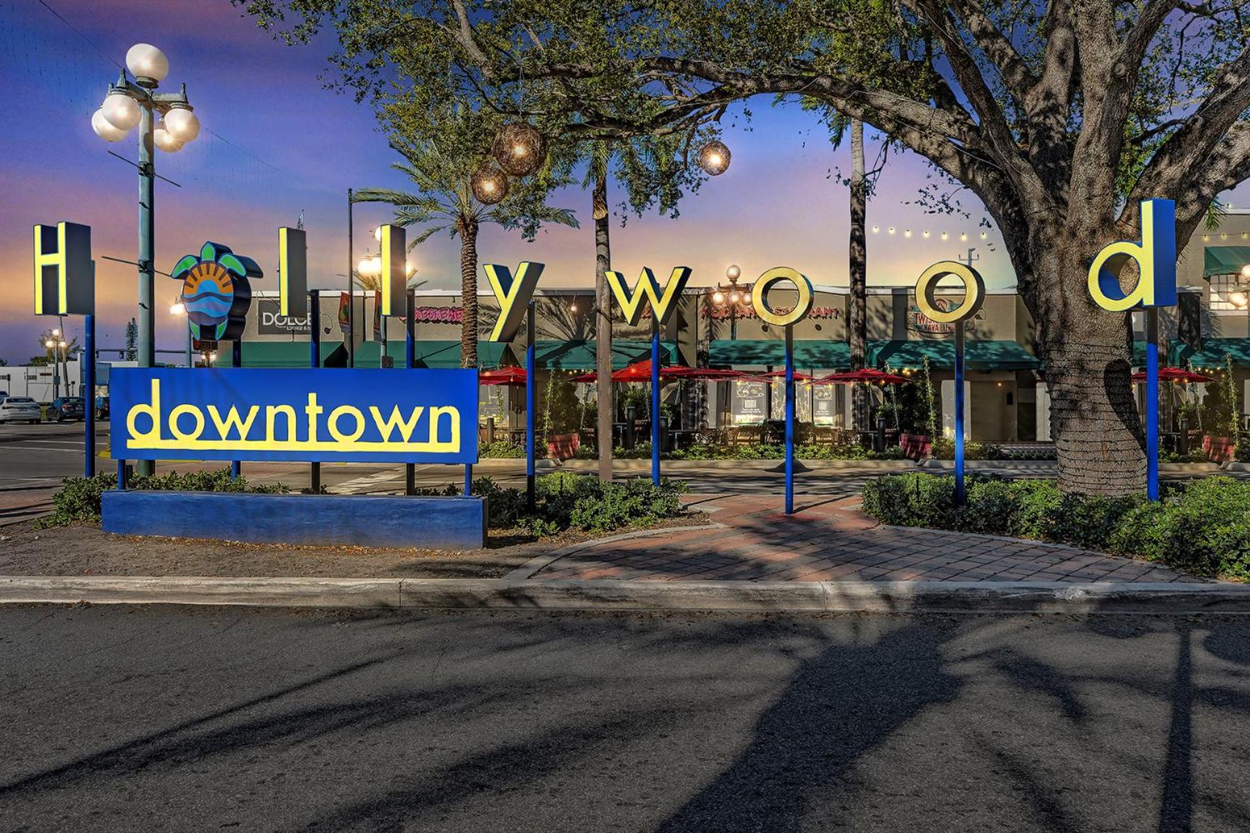Near The Beach on Hollywood Blvd Great Suite D6 view 4