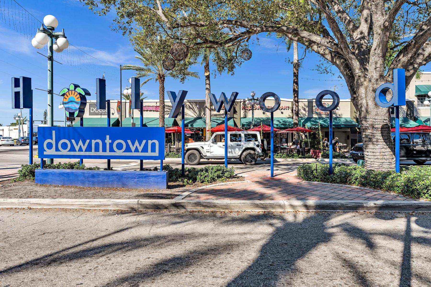 Near The Beach on Hollywood Blvd Great Suite D6 view 5