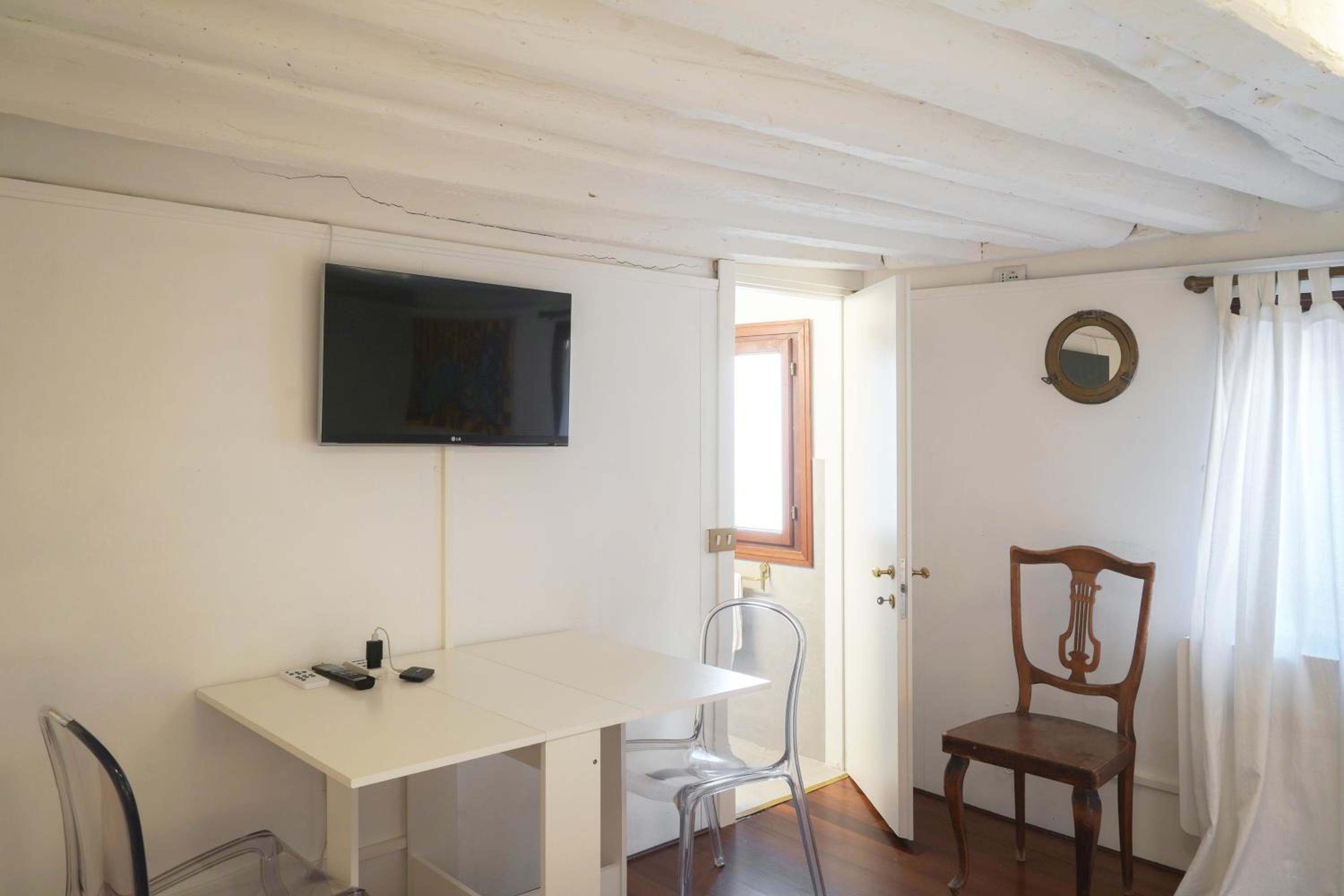 Super central 1 bedroom apartment