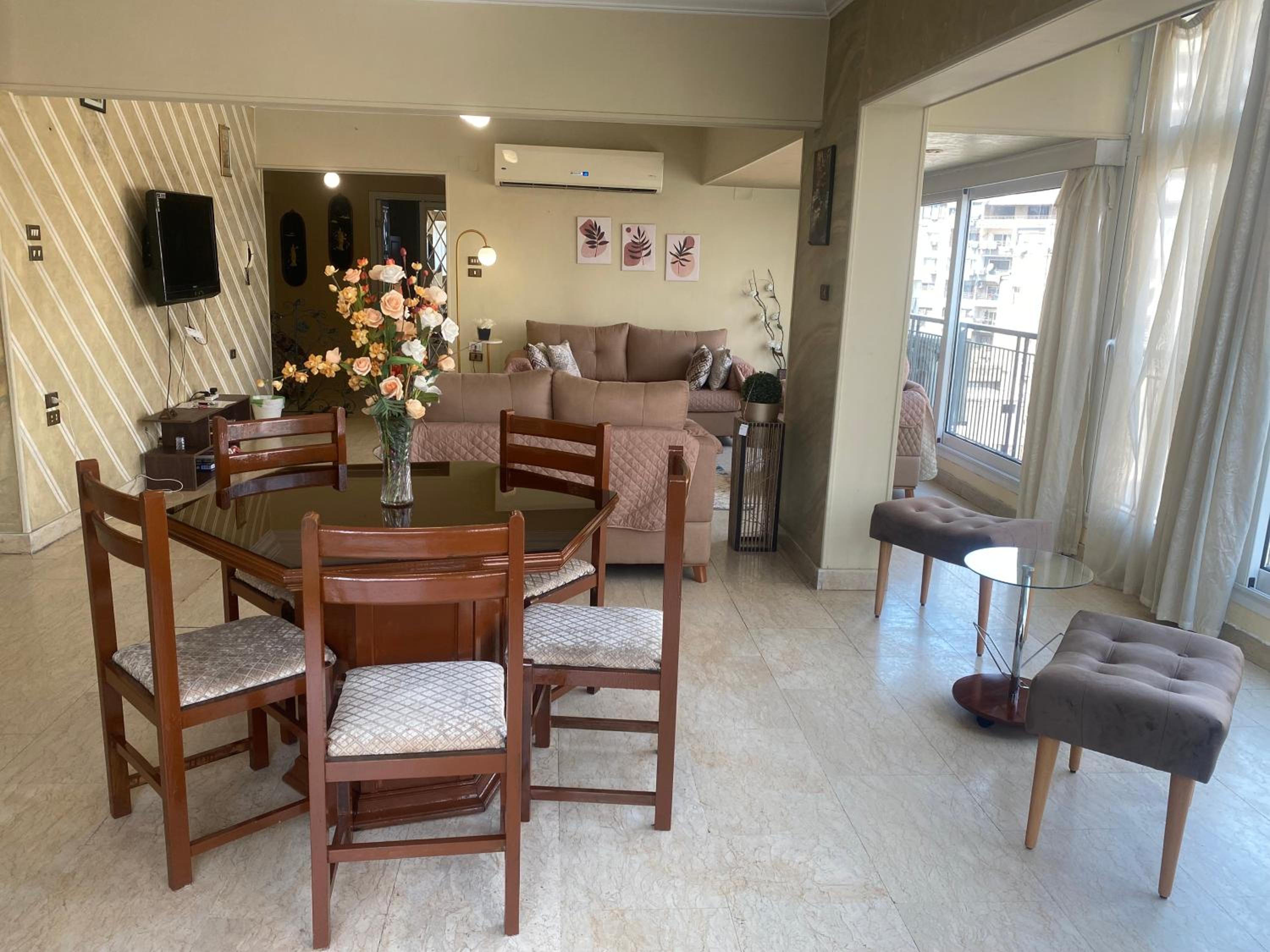 Central luxurious apartment with amazing Nile view