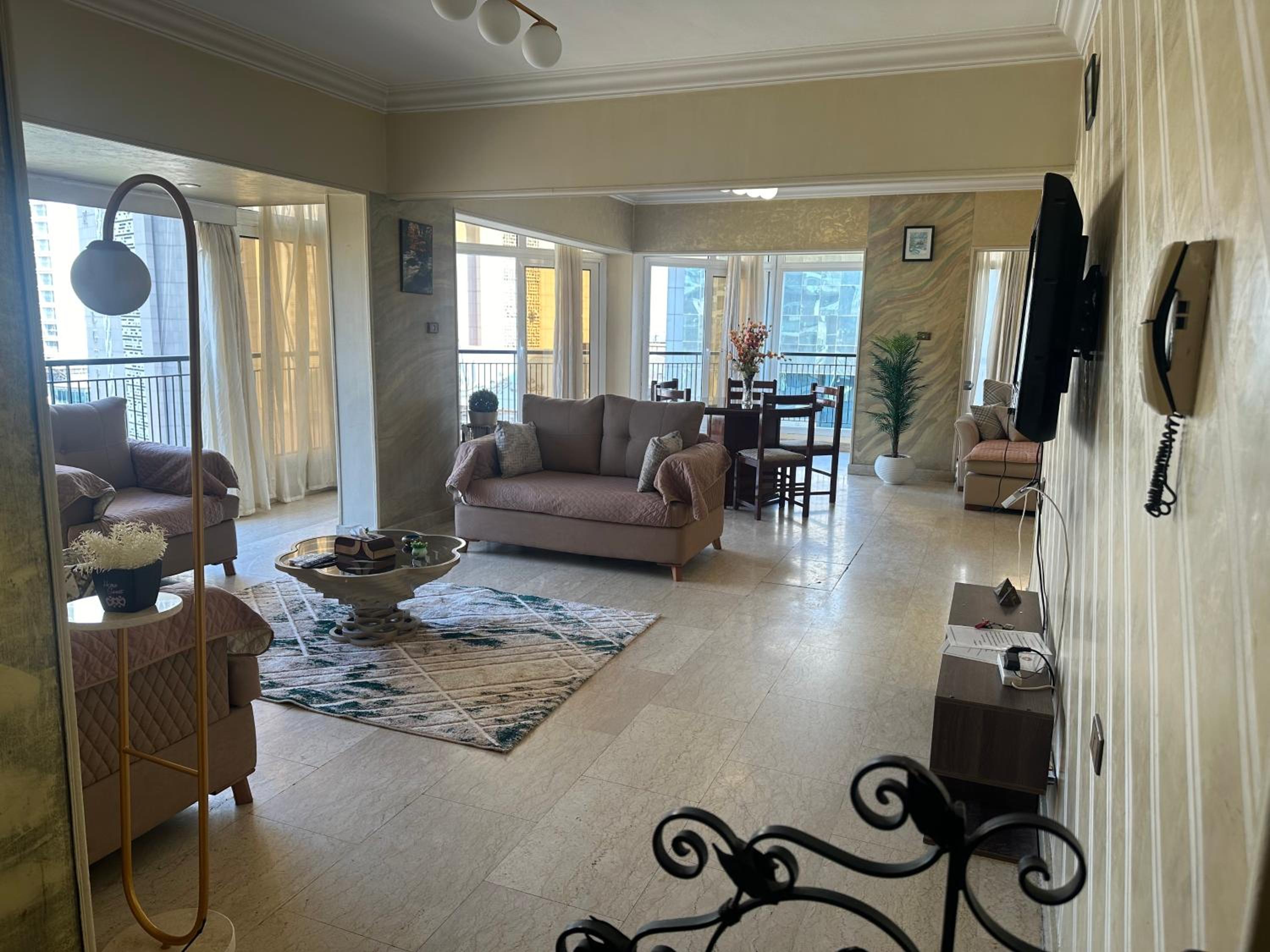 Central luxurious apartment with amazing Nile view