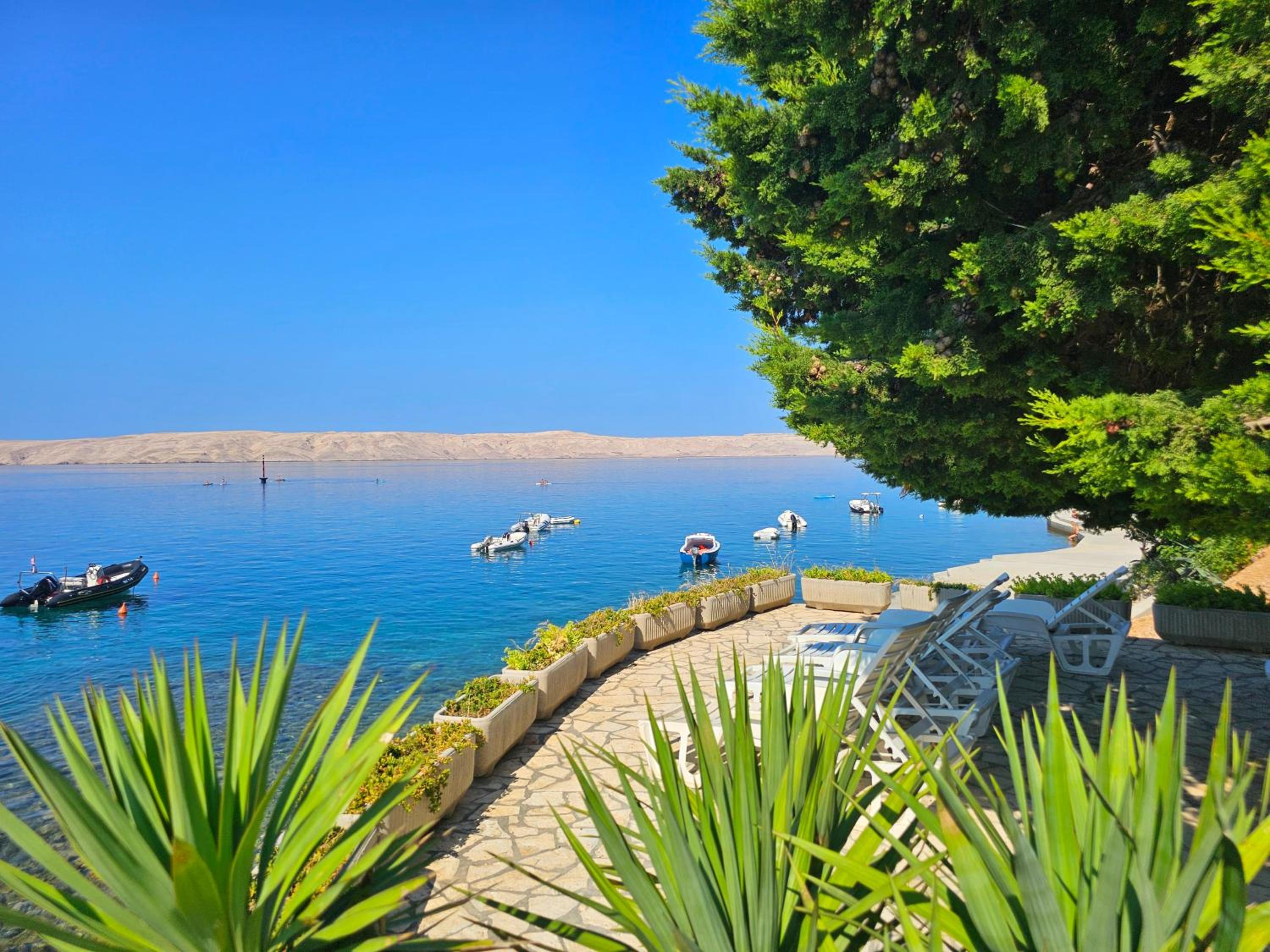 Hotel Beachfront Apartments Anita with Pool - Image 1