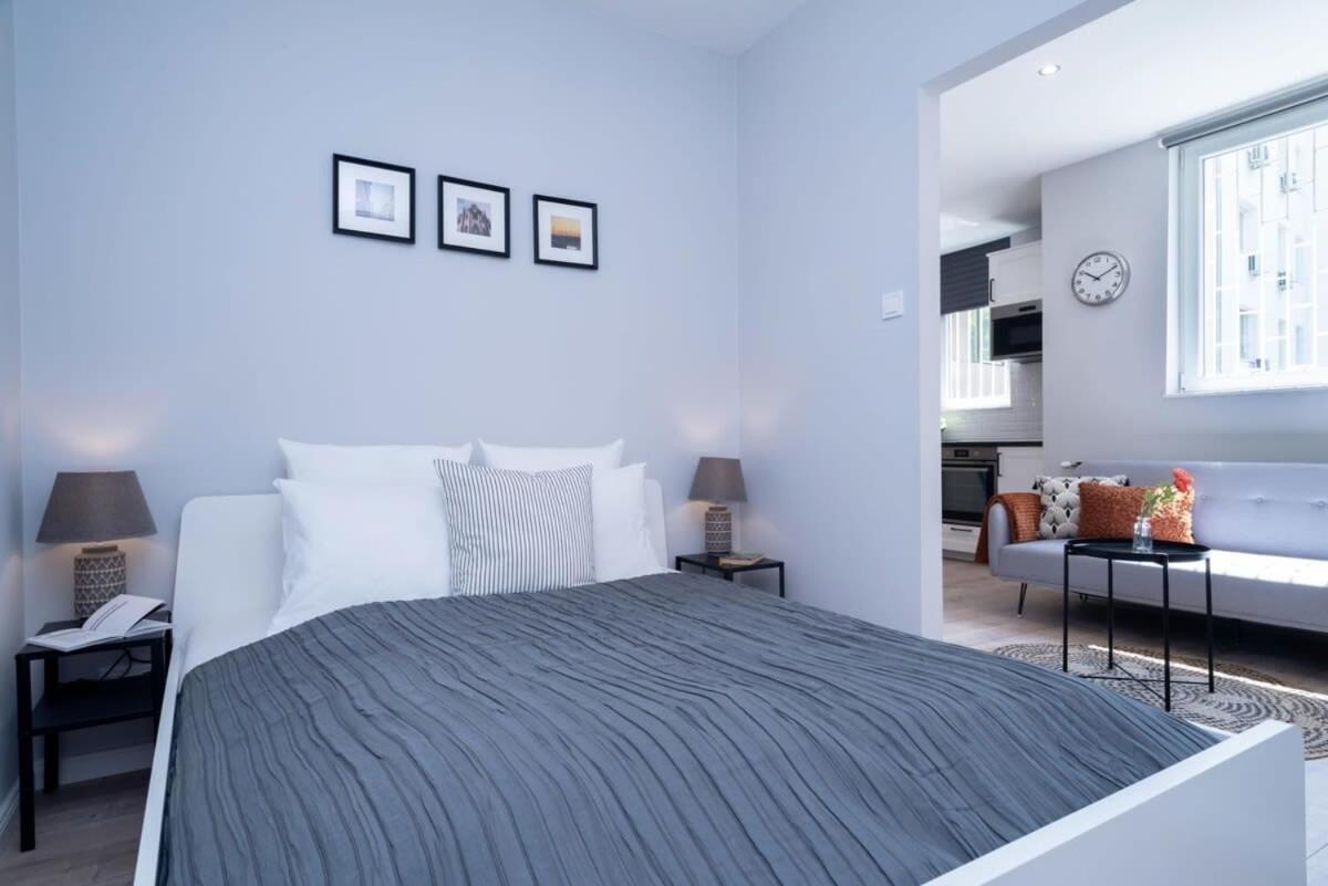 Super Central NEW apartment with air conditioning view 4