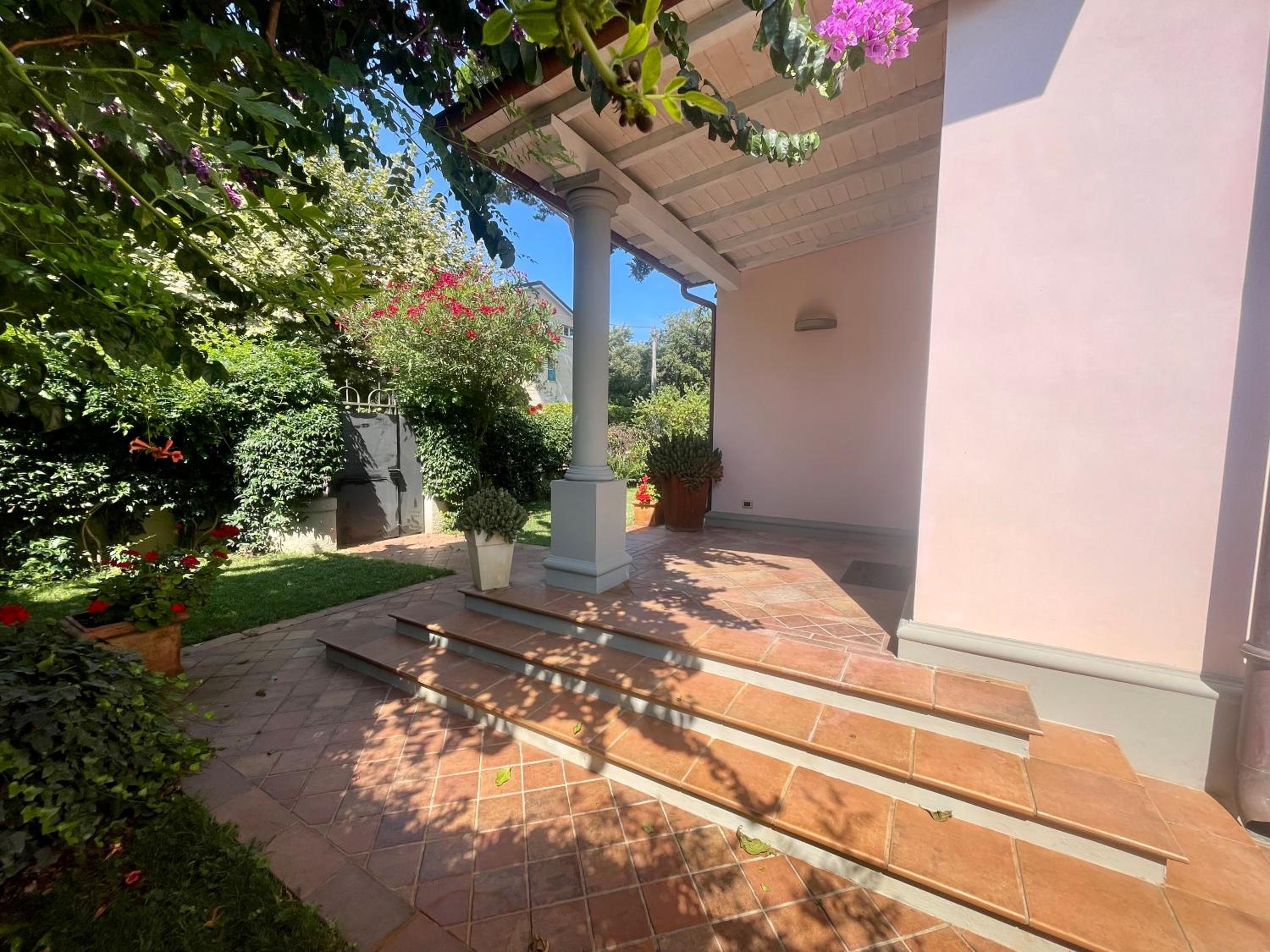 Villa La Bouganville Versilia view 2